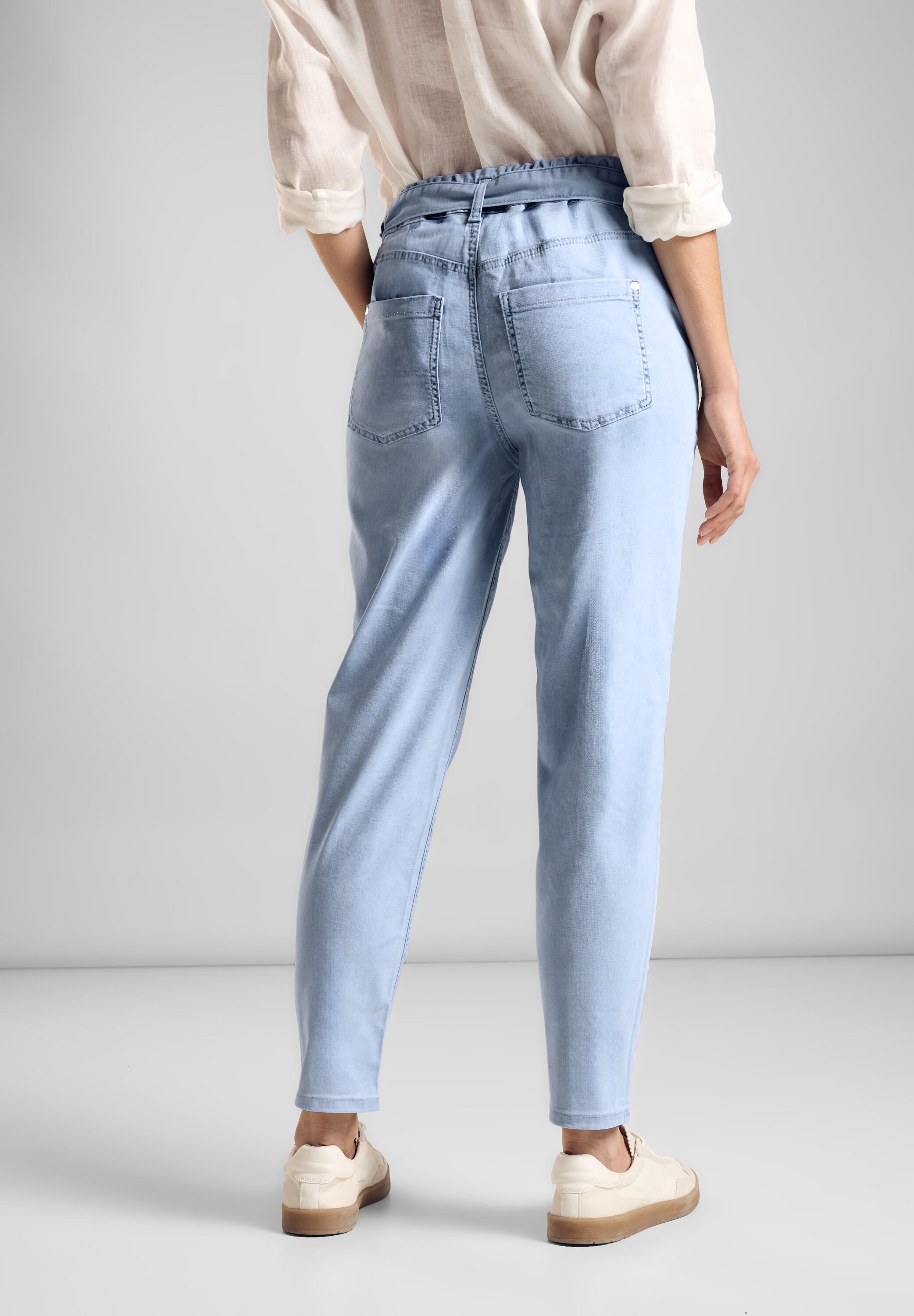 Loose-fit-Jeans, mit Paperbag-Taille und Bindegürtel