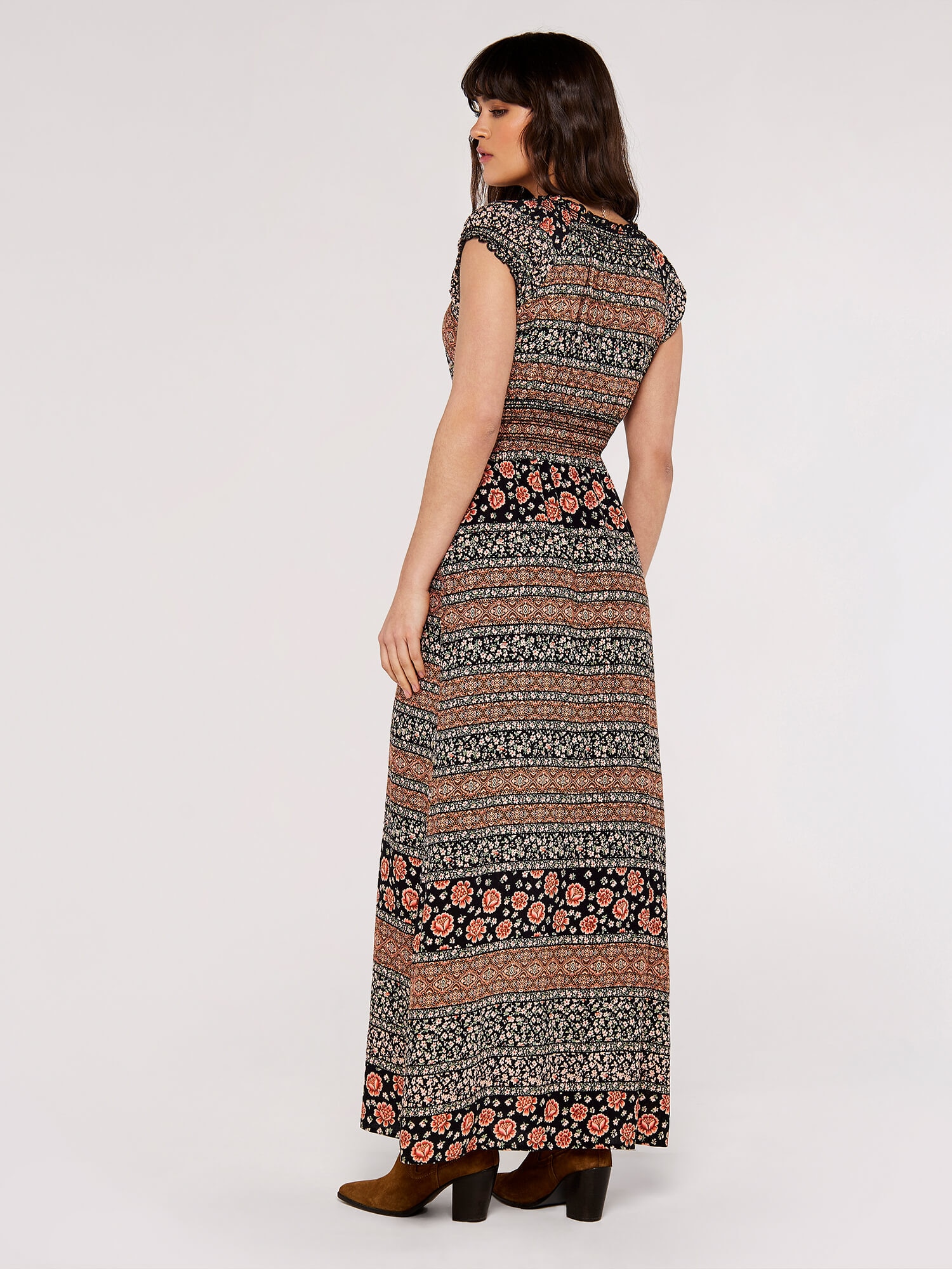 Apricot Maxikleid »Maxikleid« mit gesmokter Taille