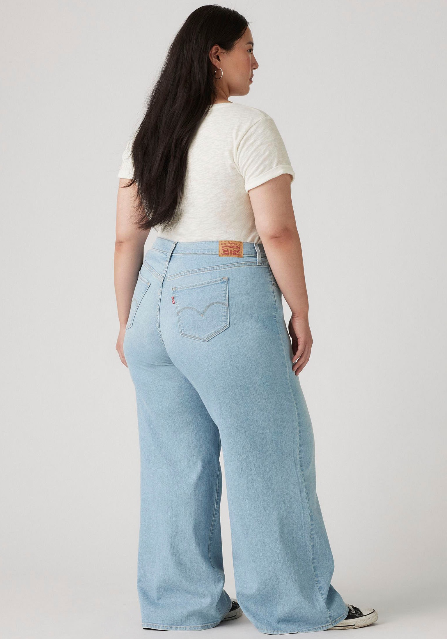 Levi's® Plus Weite Jeans »PL 318 SHAPING«, im Five-Pocket Style