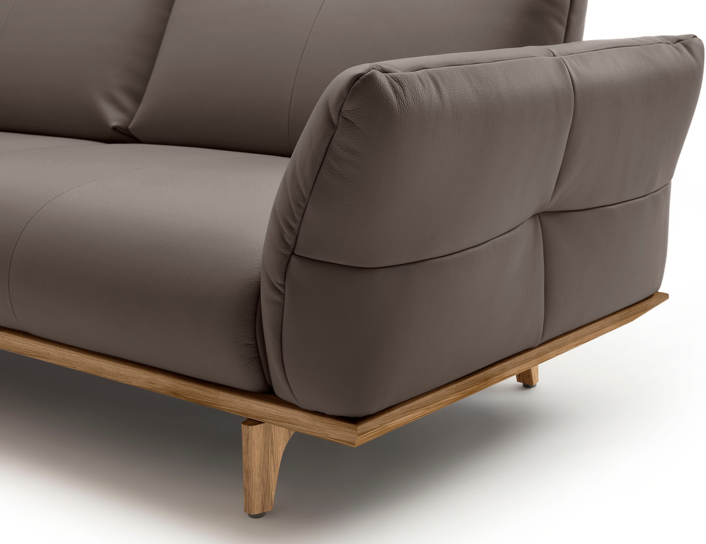 Creation BY ROLF BENZ 3,5-Sitzer »CR.460«, Sockel und Füße in Nussbaum, Breite 228 cm