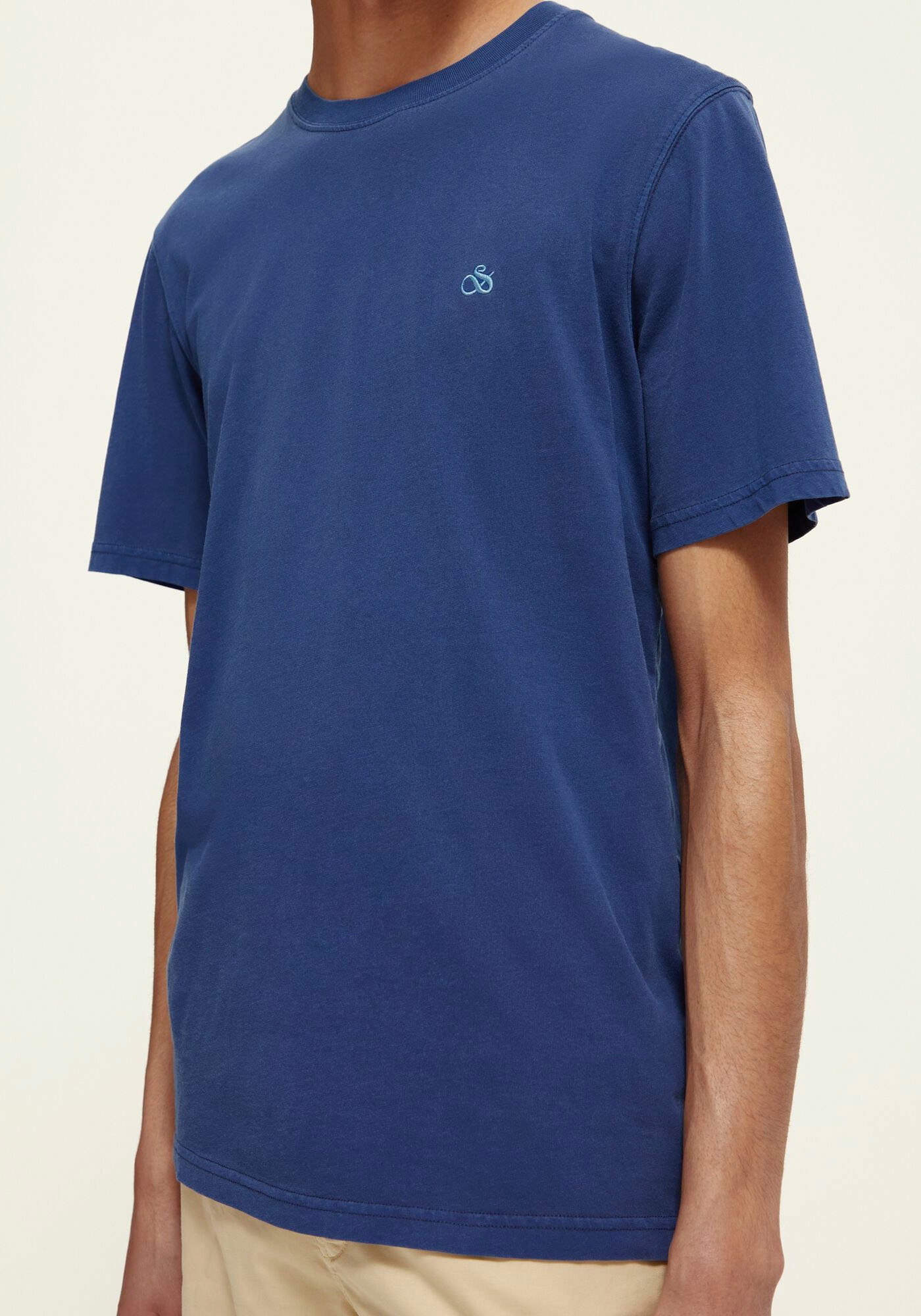Rundhalsshirt »Garment-dye logo regular-fit T-shirt«, mit kleiner Logo-Stickerei auf...