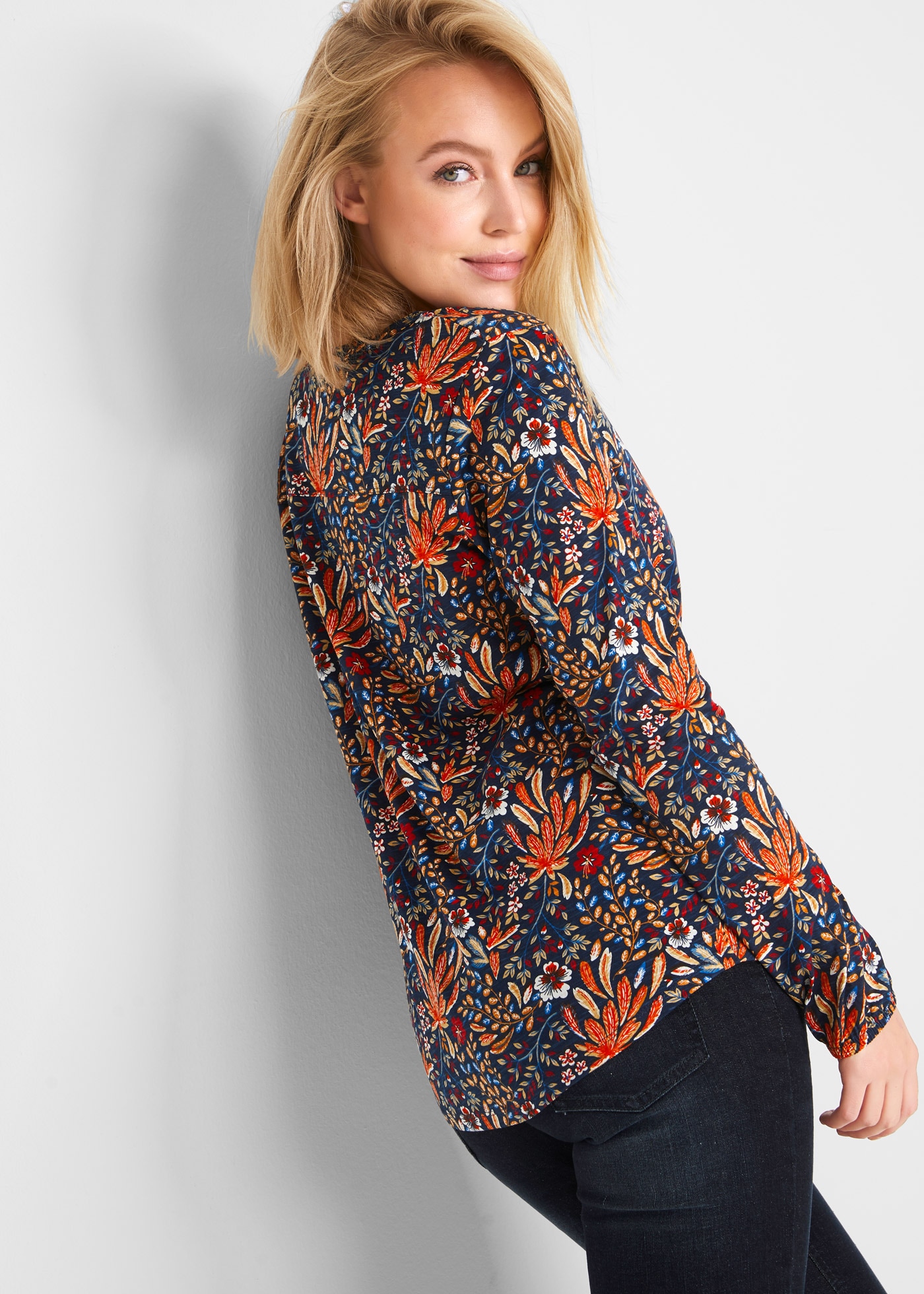 bonprix Tunikashirt 2 Stk. mit All-Over Print und V-Ausschnitt mit Knopfleiste