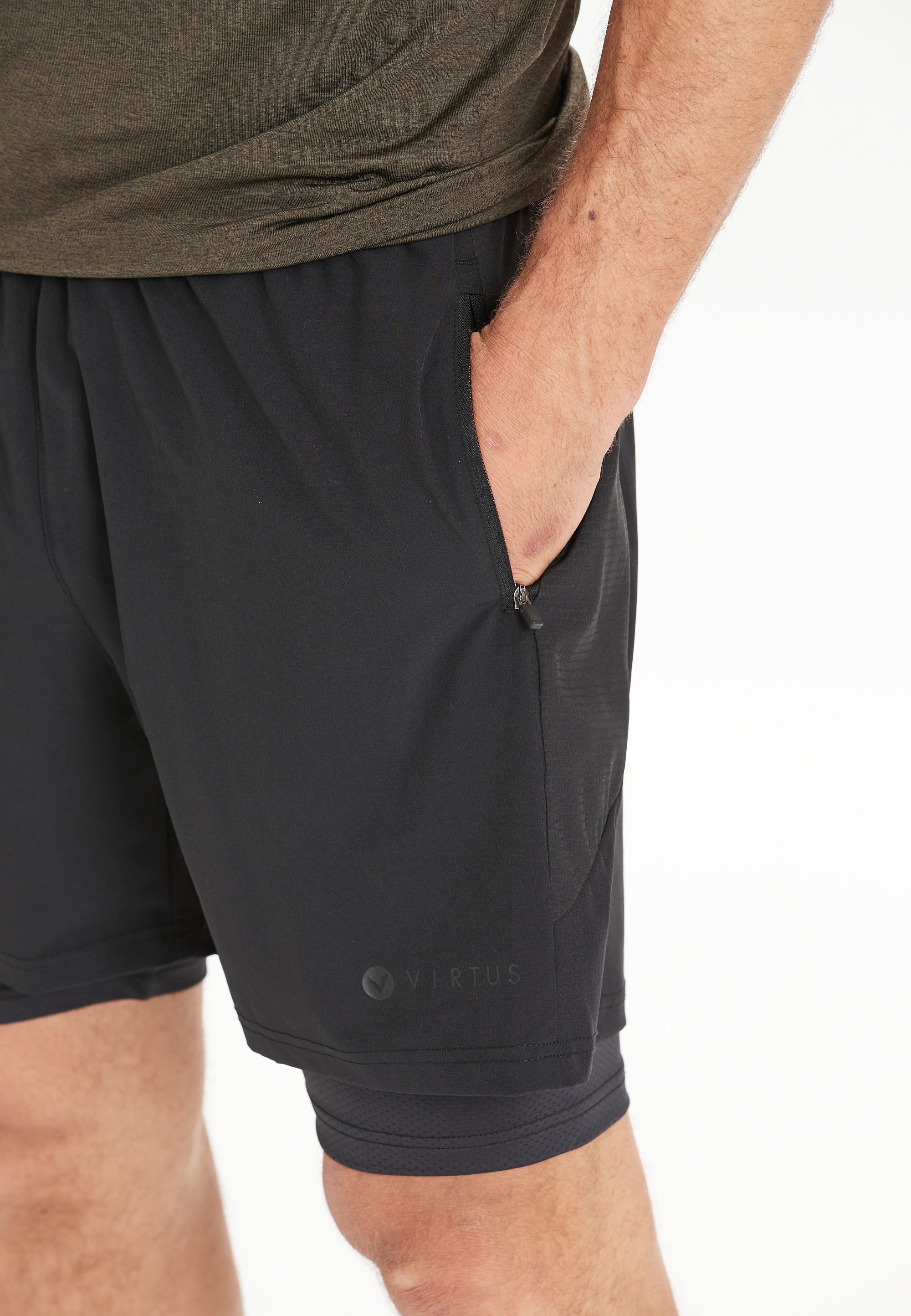 Virtus Shorts »Dylan«, aus atmungsaktivem 4-Wege-Stretch