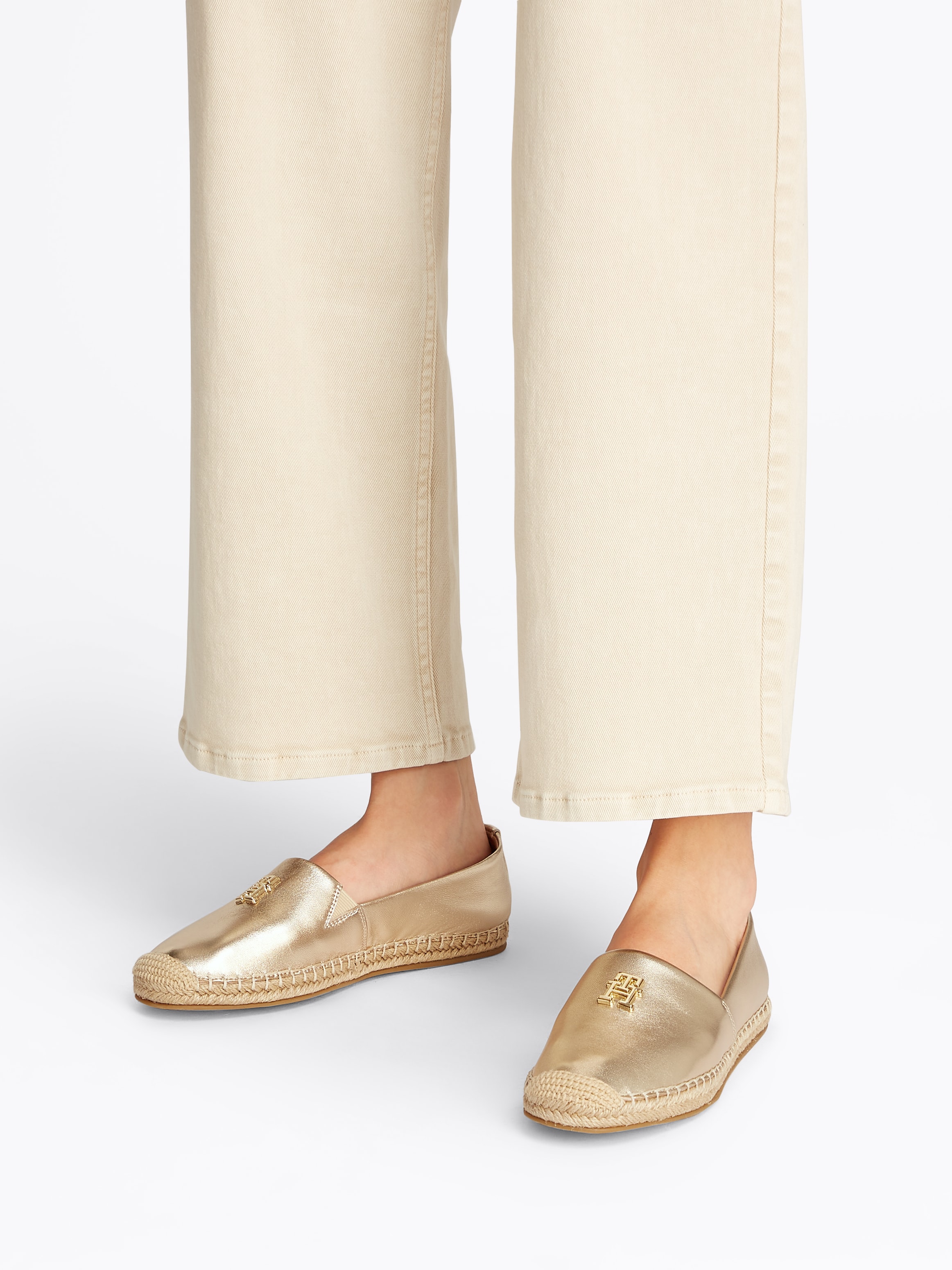 Tommy Hilfiger Espadrille »TH LOGO METALLIC LEATHER ESPAD«, Sommerschuh, Slipper, Schlüpfschuh mit TH-Schmuckelement