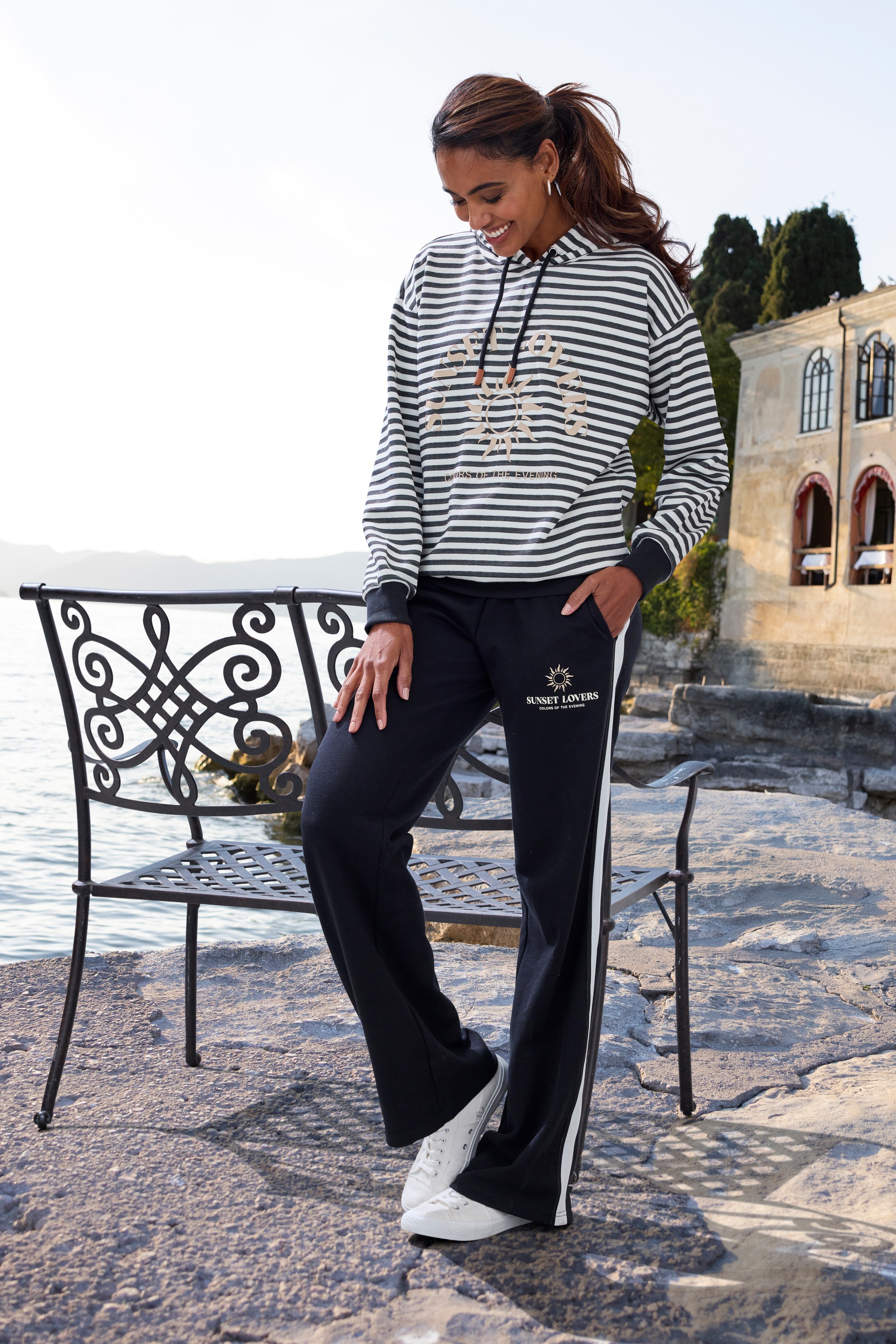 Thumbnail - H.I.S Loungehose aus weicher Sweatware mit Seitenstreifen, Loungewear