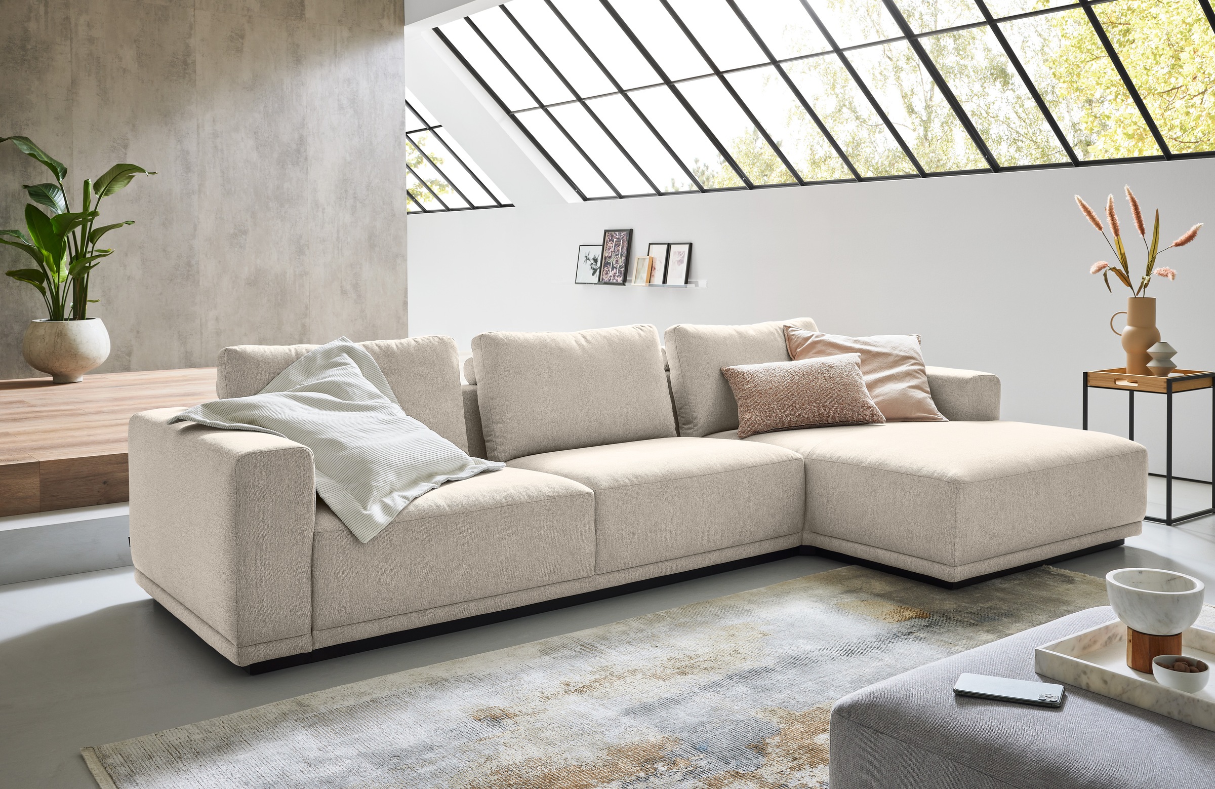 Musterring Ecksofa "JustB PM200, Holzrahmen in schwarz, wahlw. Sitzvorzug, Breite 316cm" Anreihsofa links & Longchair rechts, mit elektischem Sitzvorzug