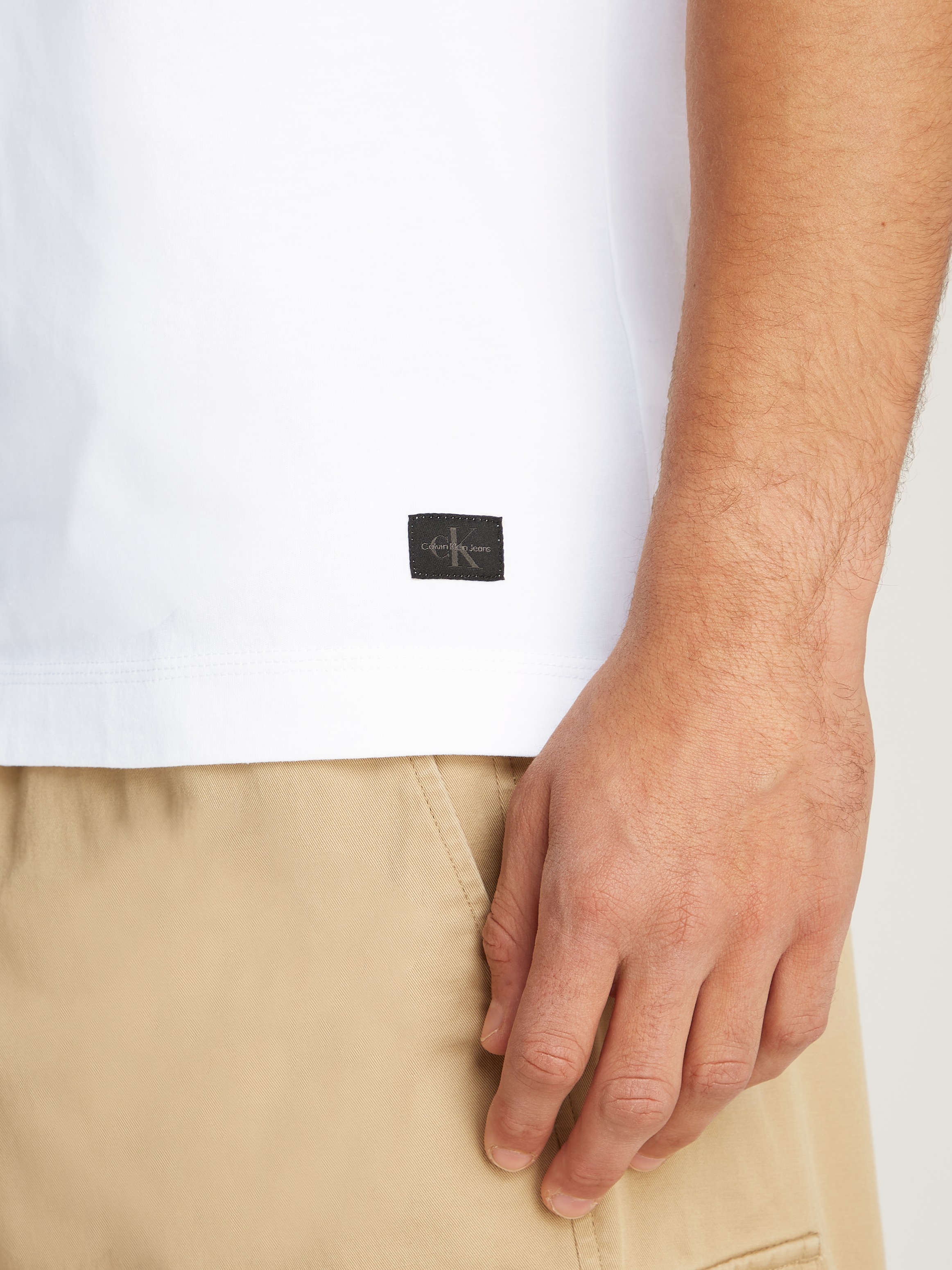 Calvin Klein Jeans Rundhalsshirt »WOVEN LABEL REGULAR TEE«, Logostickerei