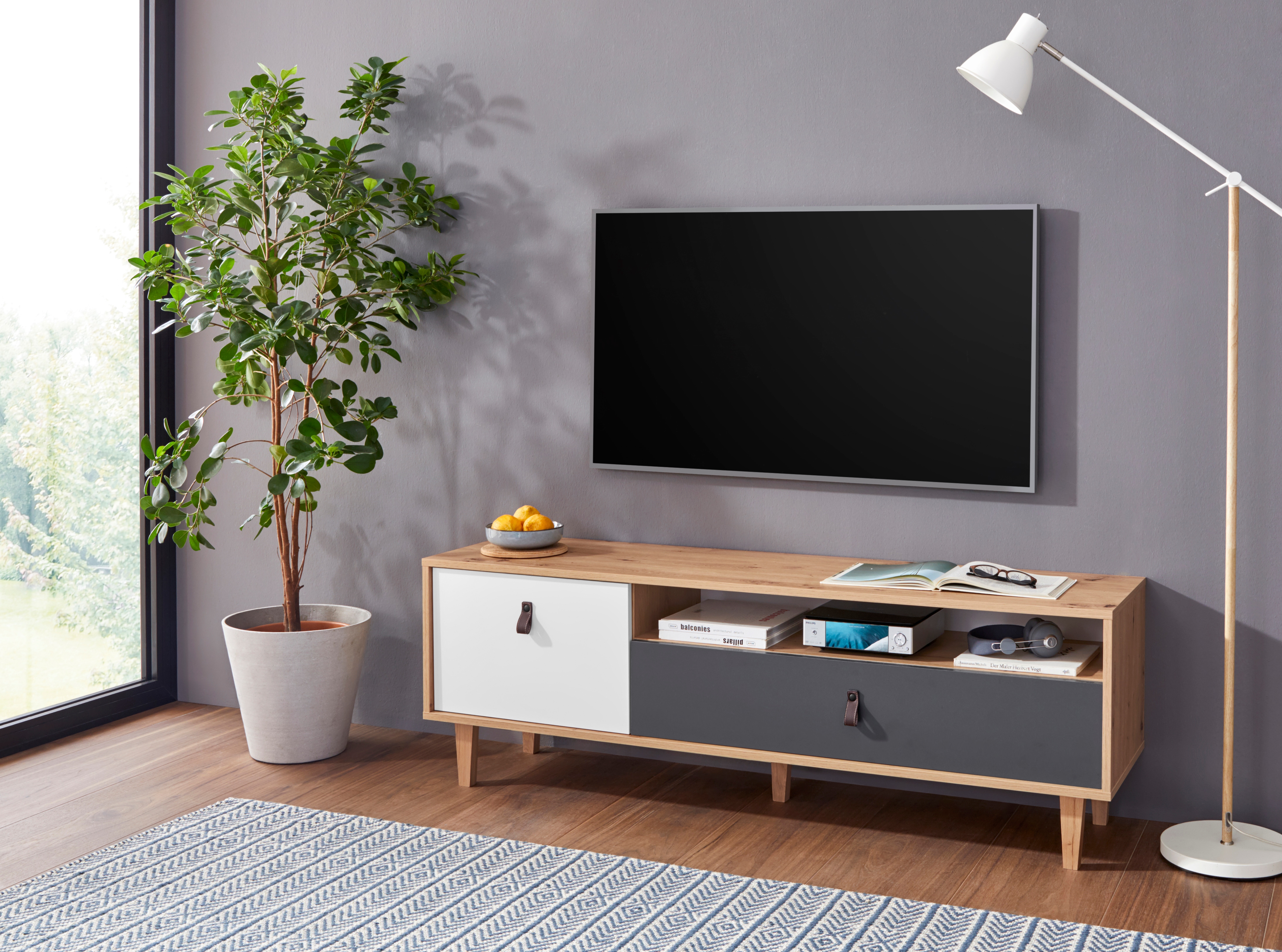 Homexperts TV-Board Bristol, Breite 150 cm, mit massiven Eichefüßen