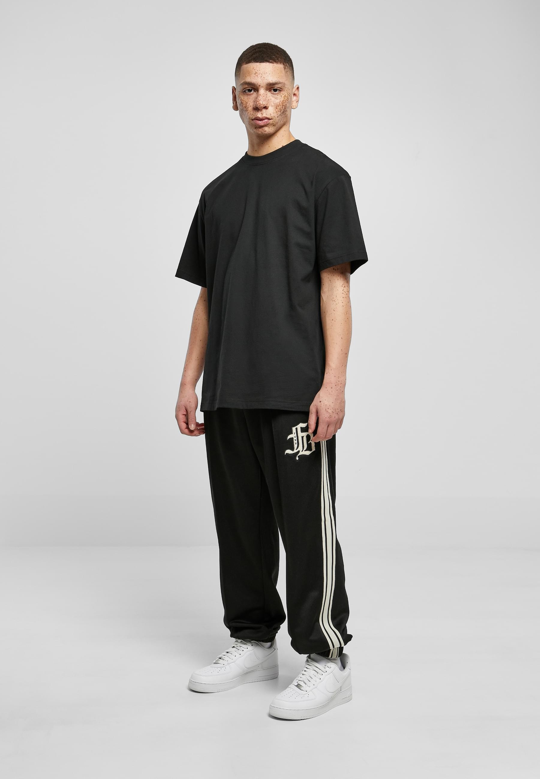 Fubu Jogginghose »Fubu Herren FM231-023-1 FUBU Old English Track Pants«, (1 tlg.)