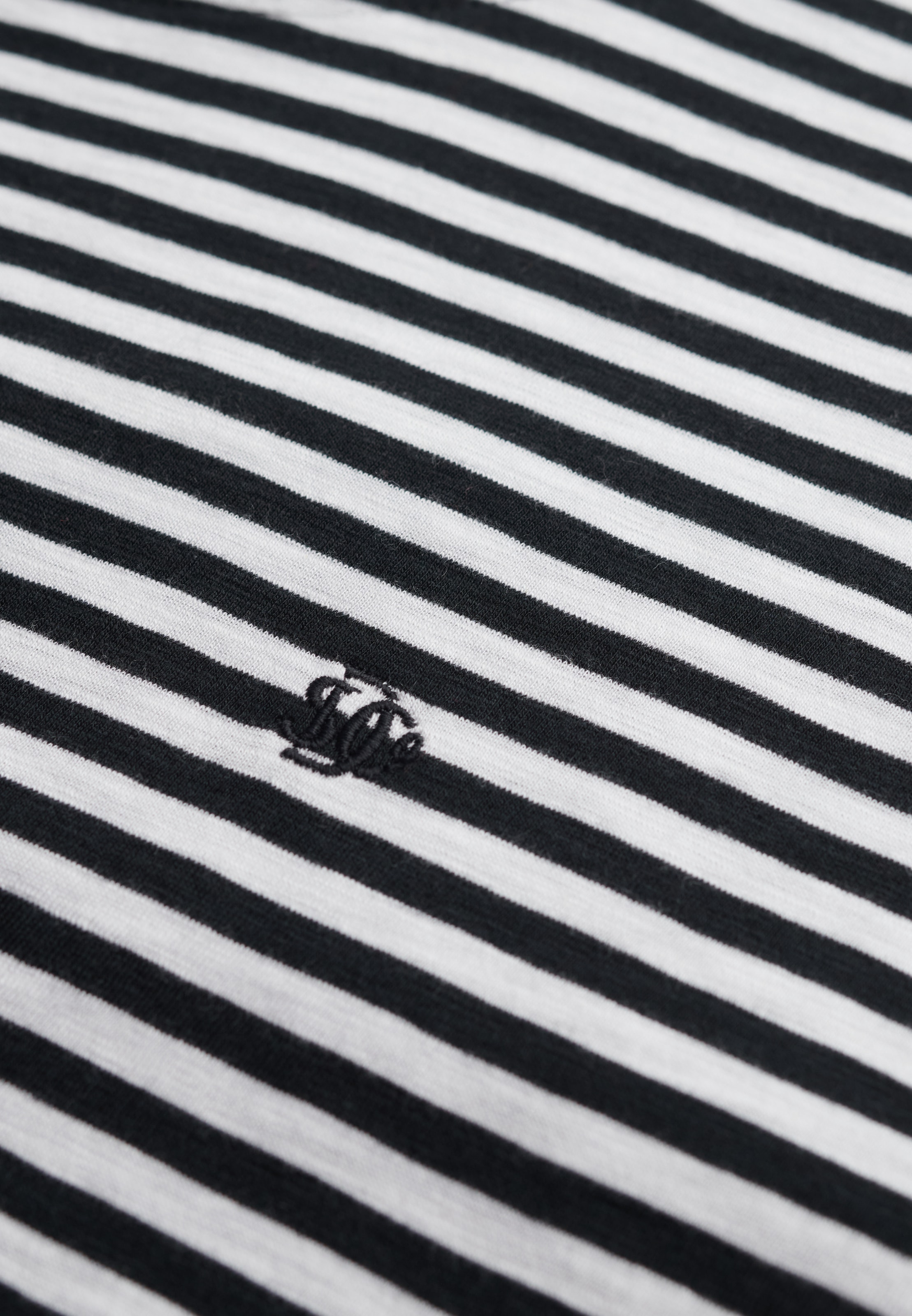 Superdry T-Shirt »STUDIOS CREW TEE« mit Markenlabel, aus Baumwollmischung, Relaxed Fit, Kurzarm