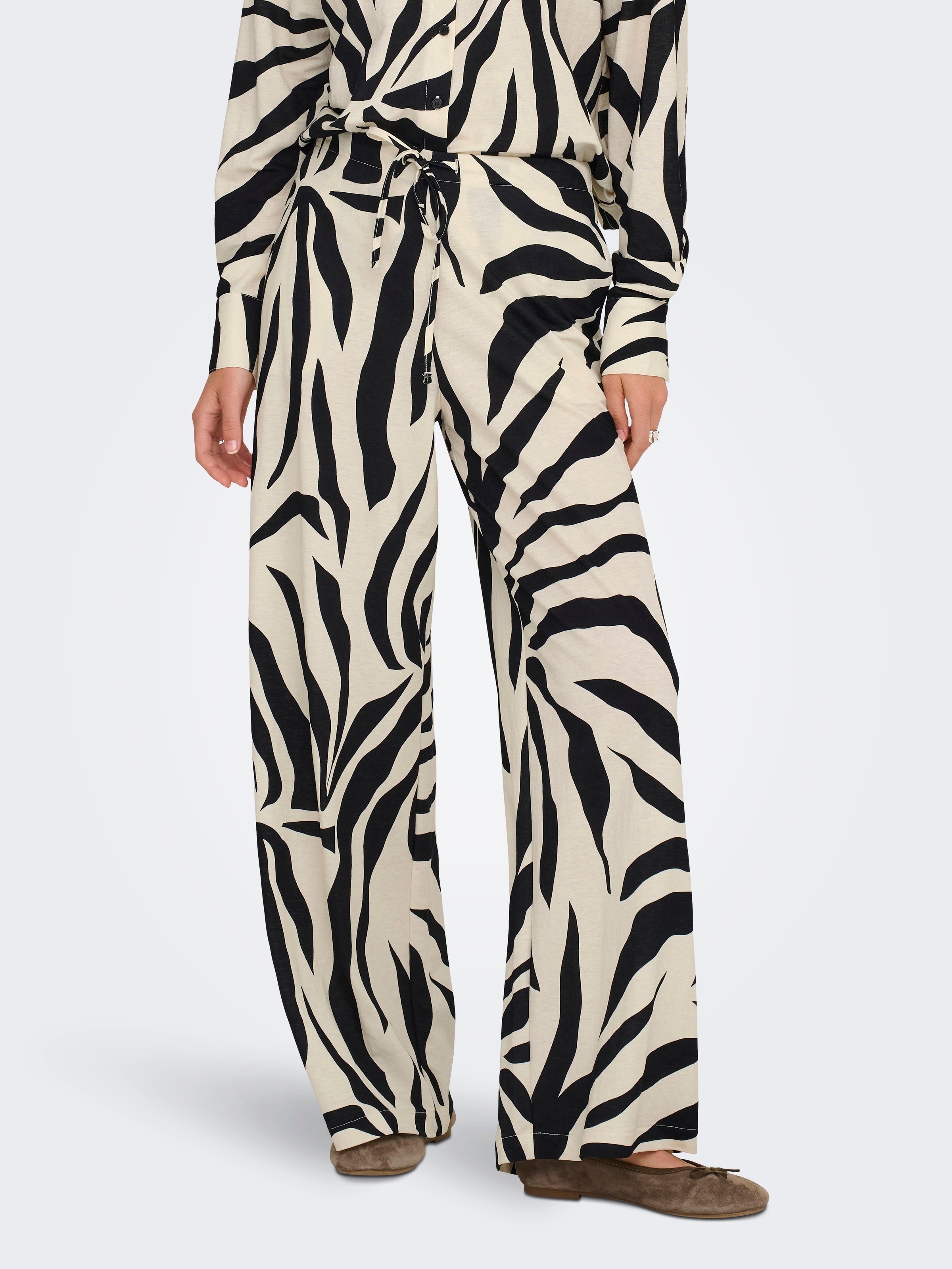 ONLY Schlupfhose "ONLSAKURA LOOSE PULL UP PANTS WVN" Viskosemischung, loose günstig online kaufen