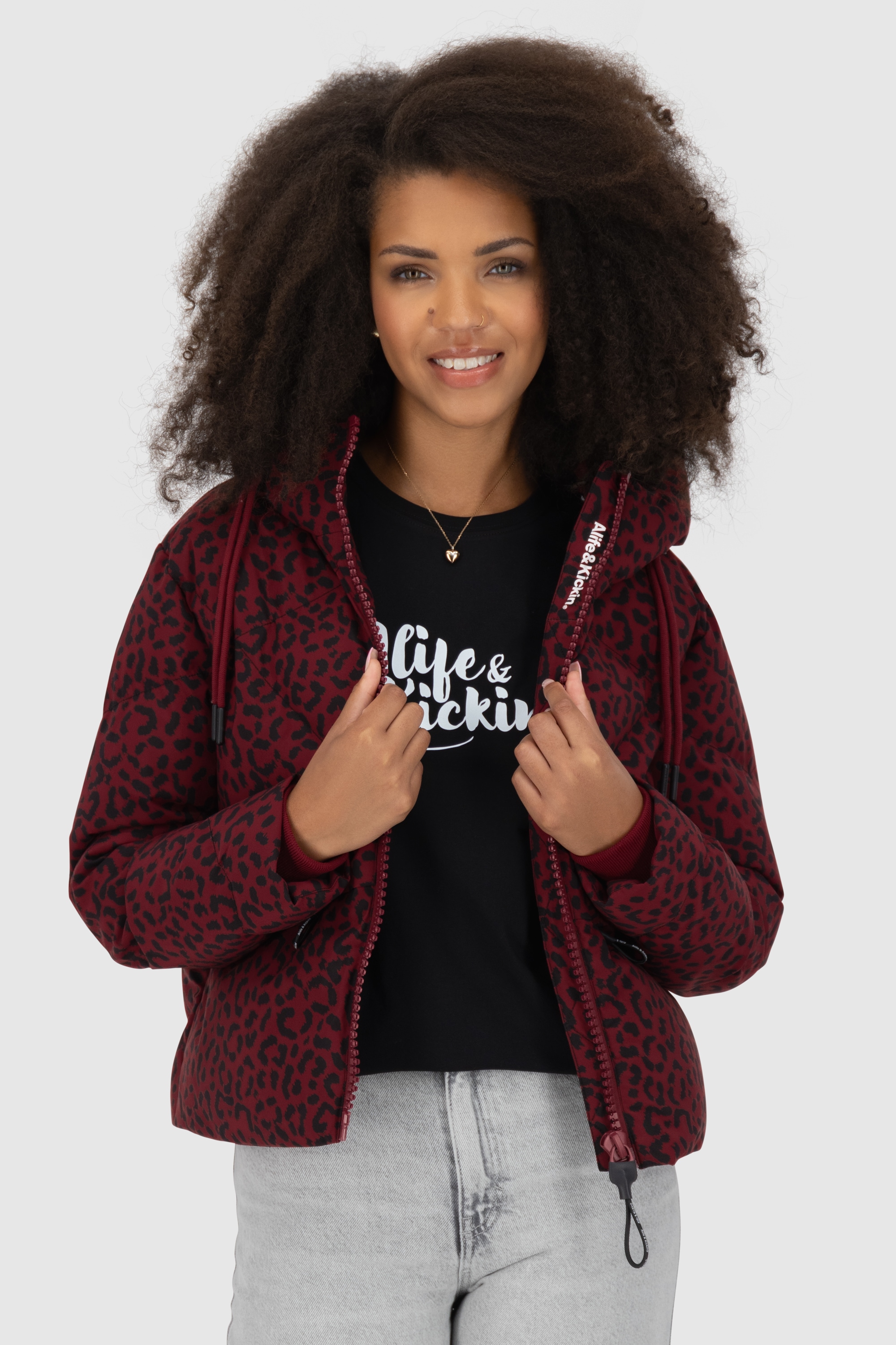 Alife & Kickin Winterjacke »Damen MurielAK B«, mit Kapuze, Kurze warme moderne Jacke mit großer gefütterter Kapuze