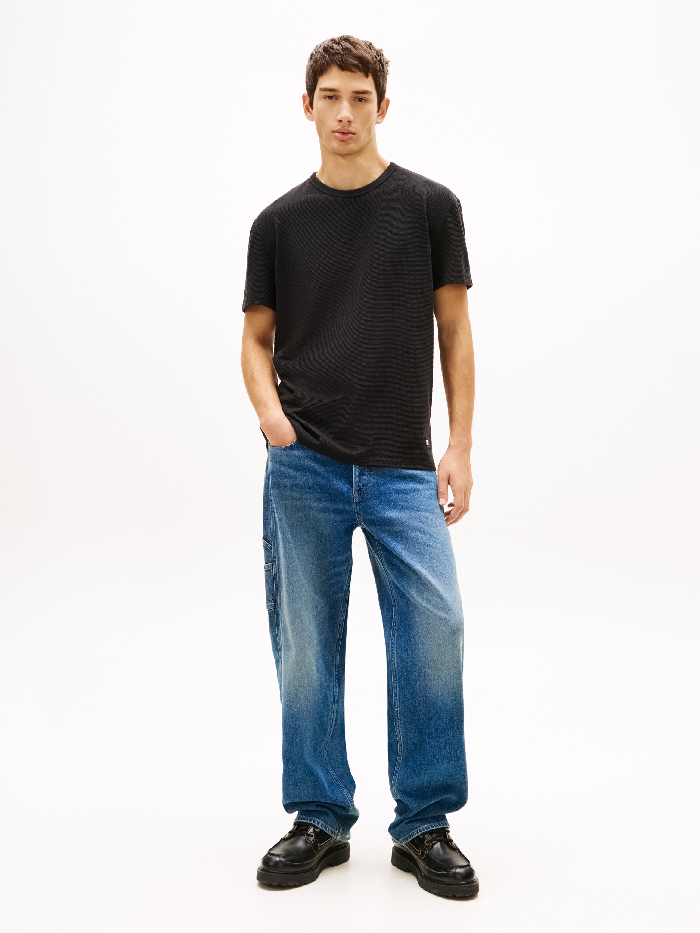 T-Shirt TOMMY JEANS "TJM REGULAR WAFFLE", Damen, Gr. M, schwarz, Single Jersey, Obermaterial: 60% Baumwolle, 40% Polyester, unifarben, regular fit normal, Rundhals, eingesetzt abgesteppte Kante, Shirts T-Shirt, Regular fit mit Rundhalsausschnitt 3