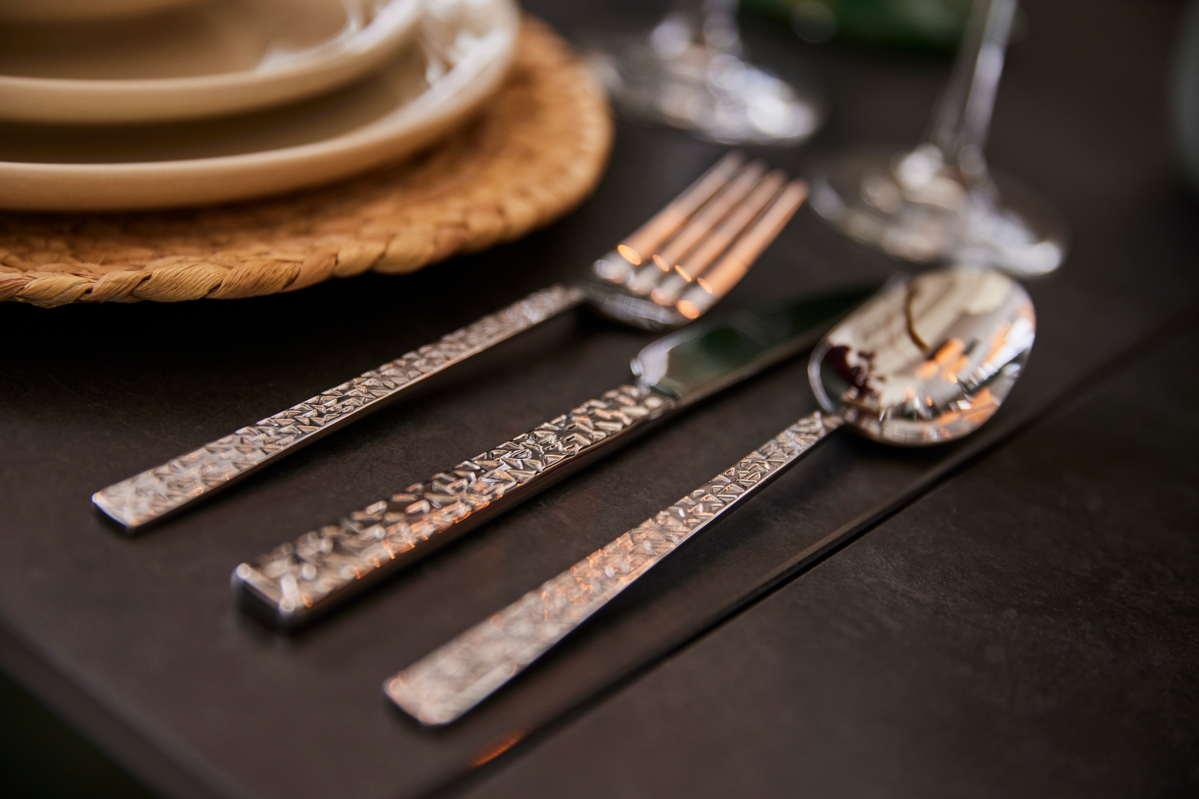 Mulex Besteck-Set »Besteck Siena, mit feiner Hammerschlag-Struktur« elegantes Besteck mit beeindruckend schöner Optik