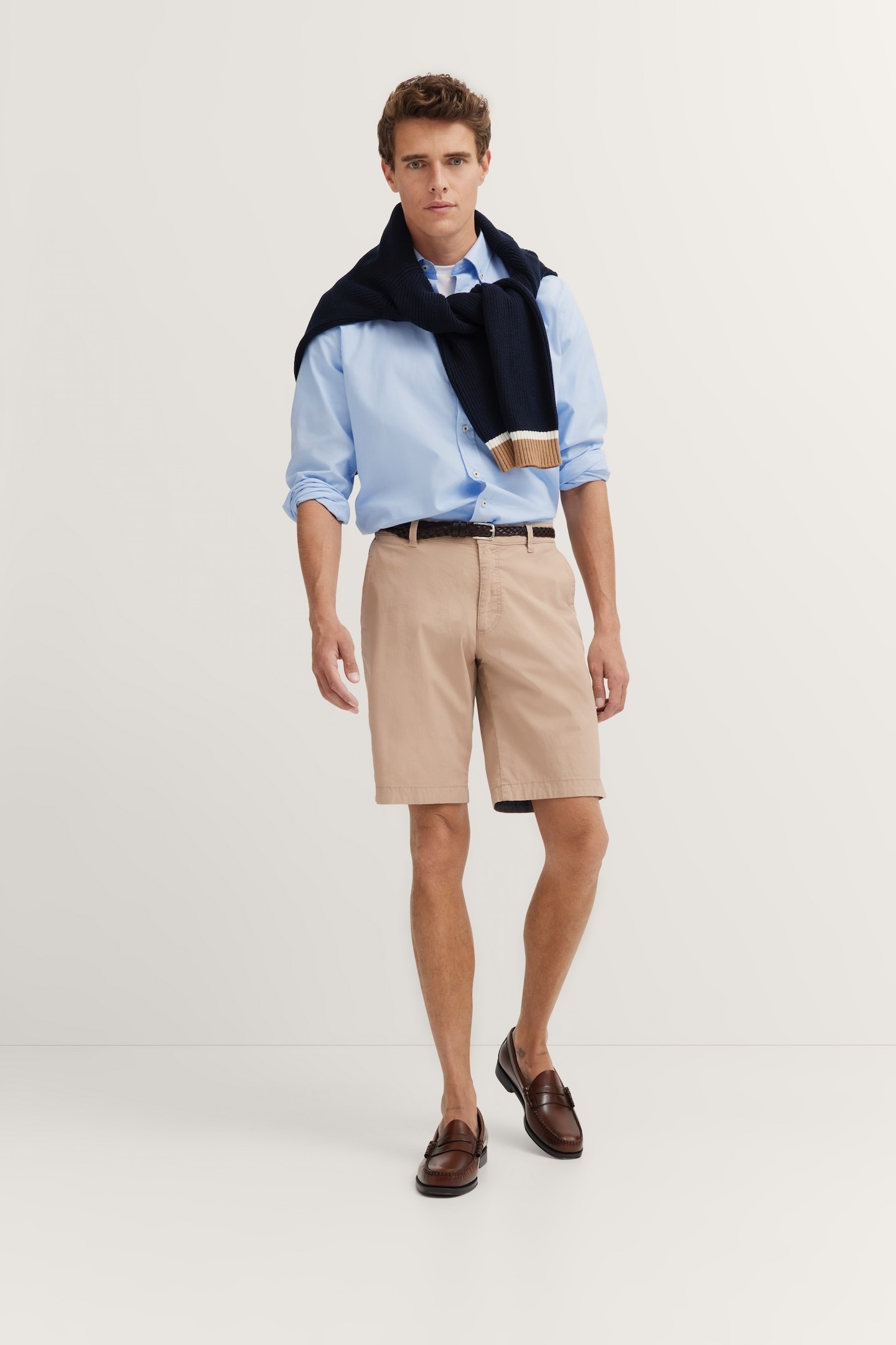 bugatti Bermudas, im lässigen Stil