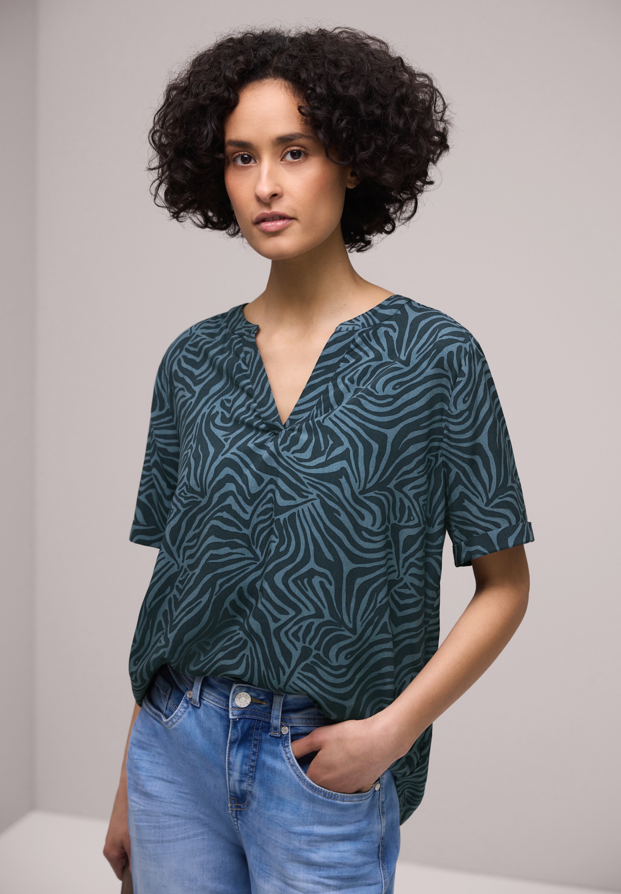 STREET ONE Hemdbluse mit geschlitztem Rundhalsausschnitt günstig online kaufen