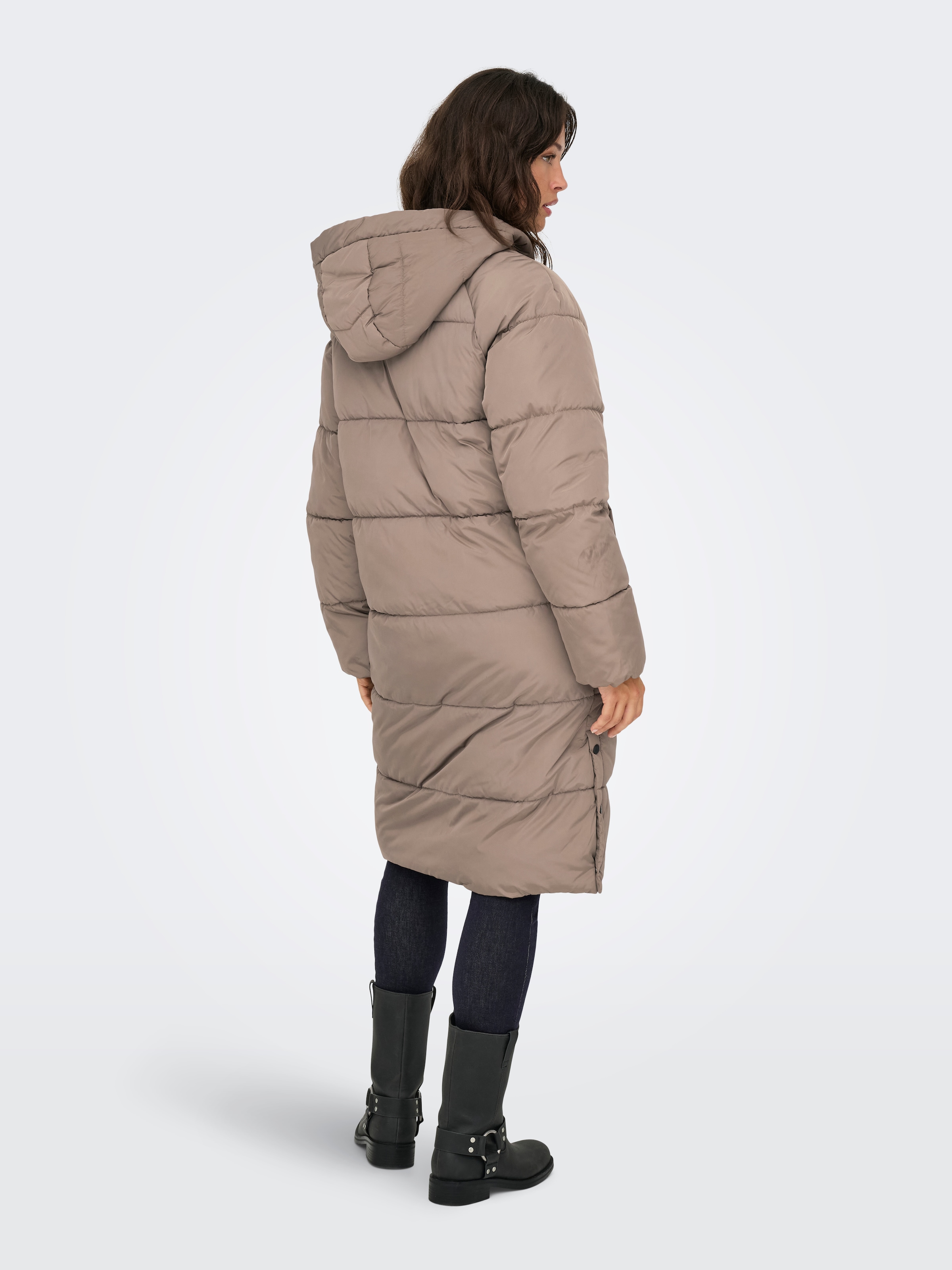 ONLY Steppmantel »ONLAMAND – Langer Puffercoat mit 2-Wege-Reißverschluss« lässig geschnitten, modisch, Steppware, Materialmix, hochschließend