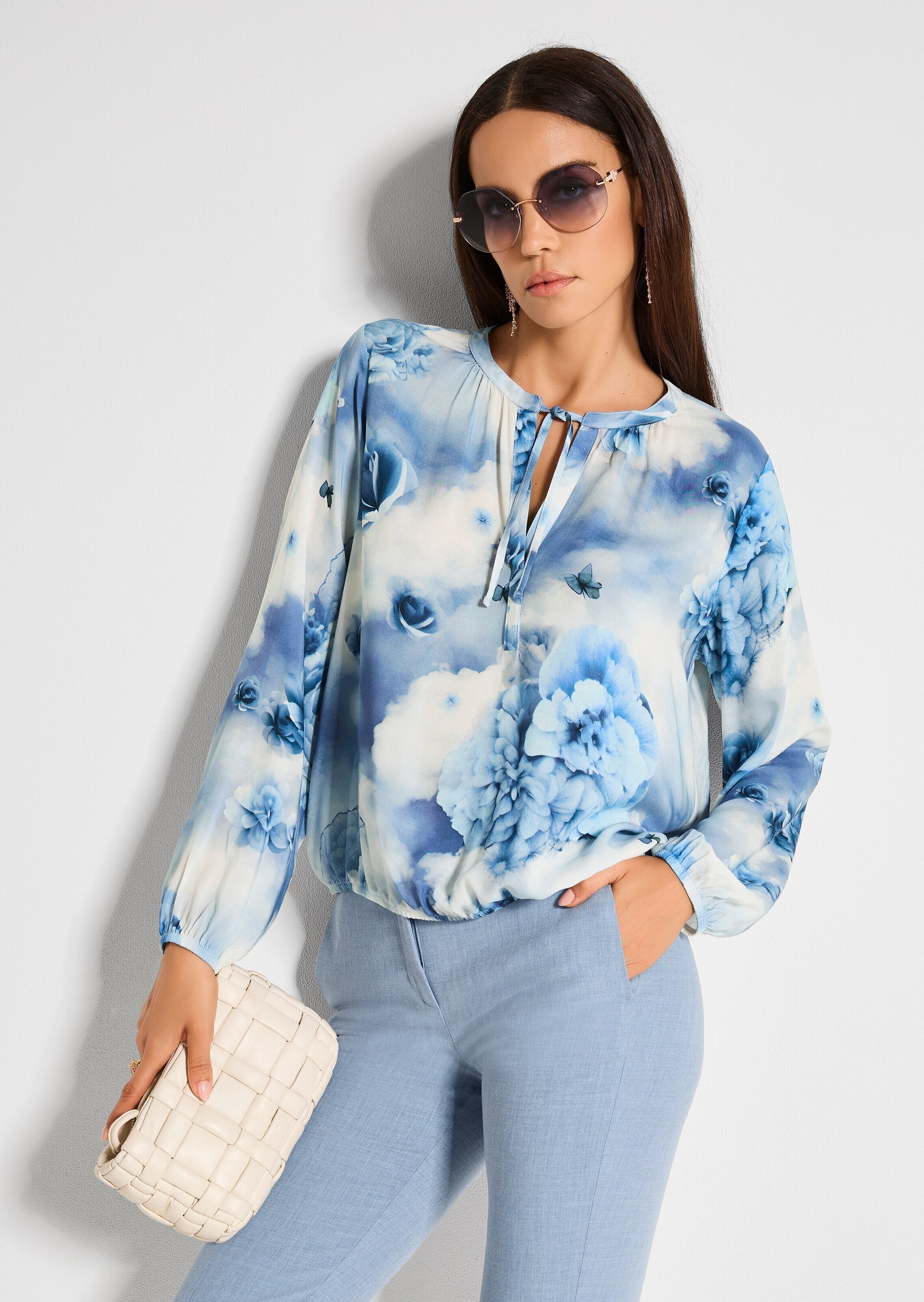 MADELEINE Langarmbluse »Blusenshirt Druckbluse mit floralem Aquarellprint« Ausschnitt mit Bindeband