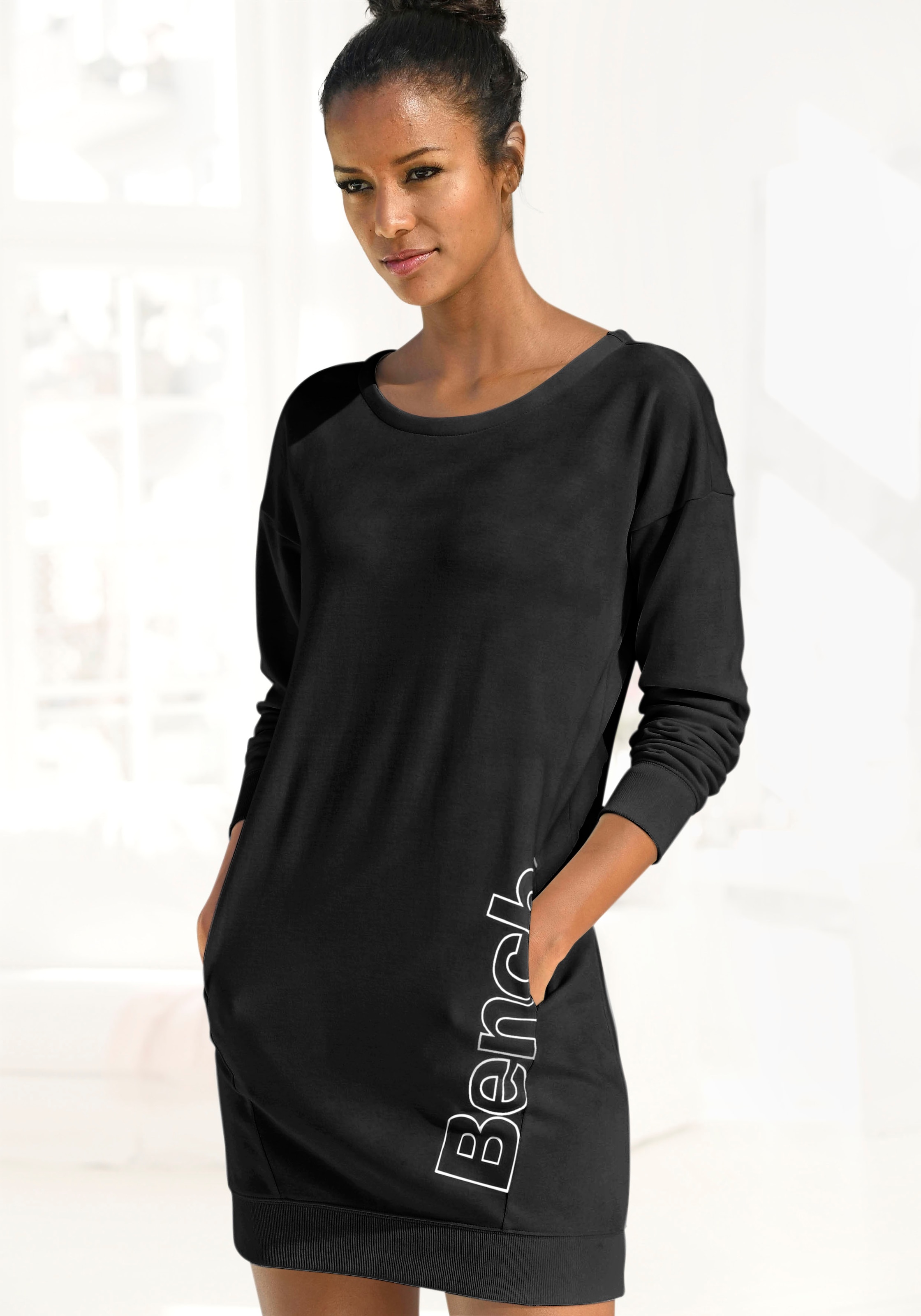 Bench. Loungewear Sweatkleid Eingrifftaschen mit seitlichem Logoprint günstig online kaufen