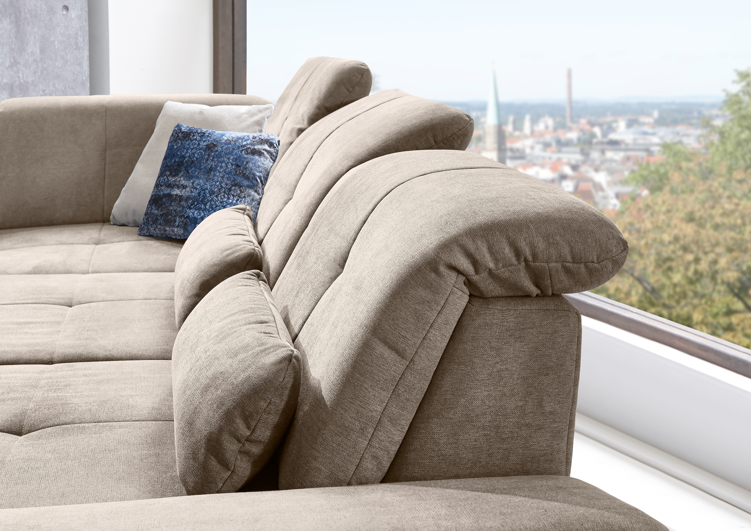 Die PlanBar Ecksofa »MP-IN16037 L-Form mit Kaltschaum-Polsterung«, mit Sitztiefenverstellung & Zierkissen