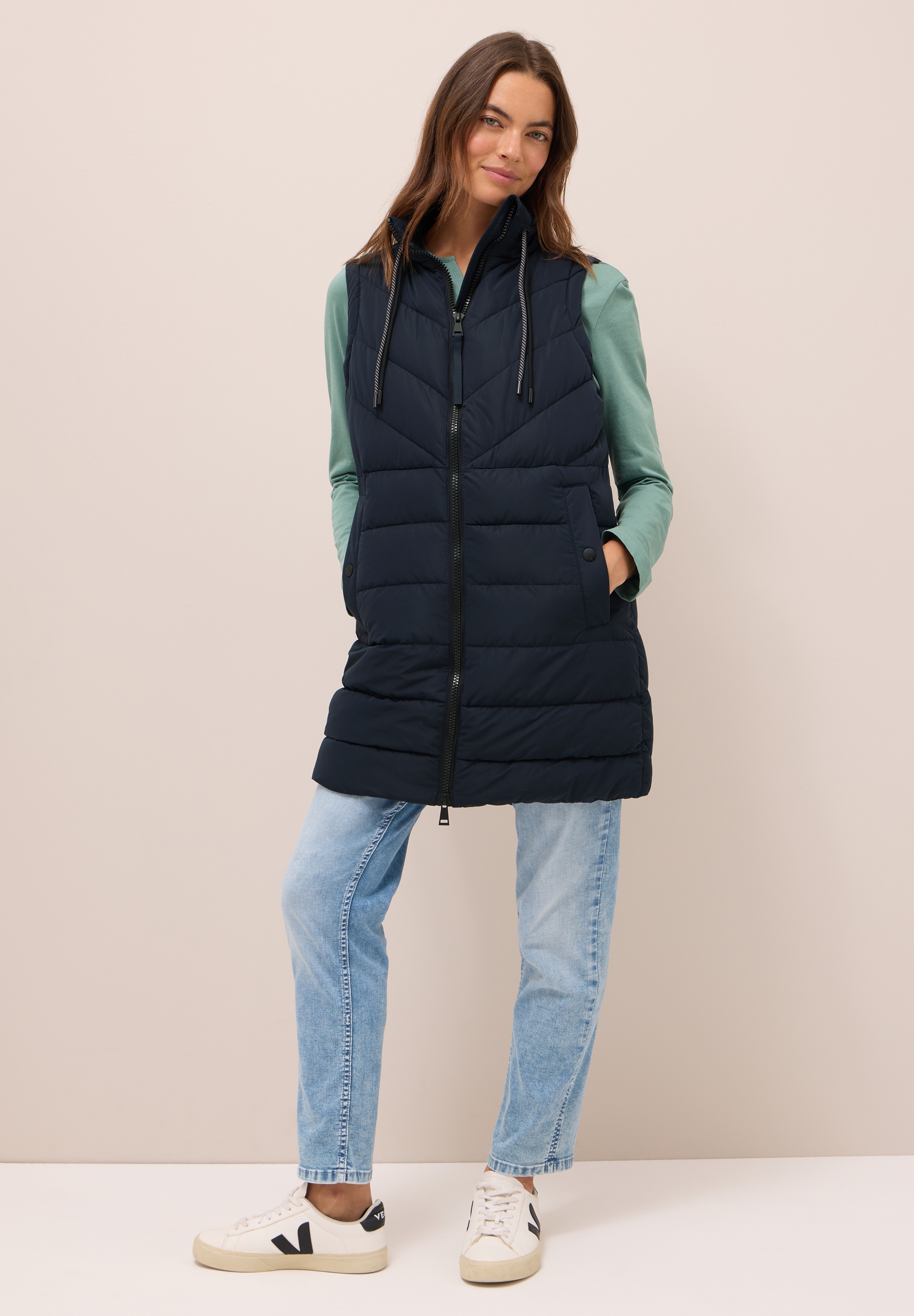 Cecil Steppweste mit Kapuze mit Tunnelzugband