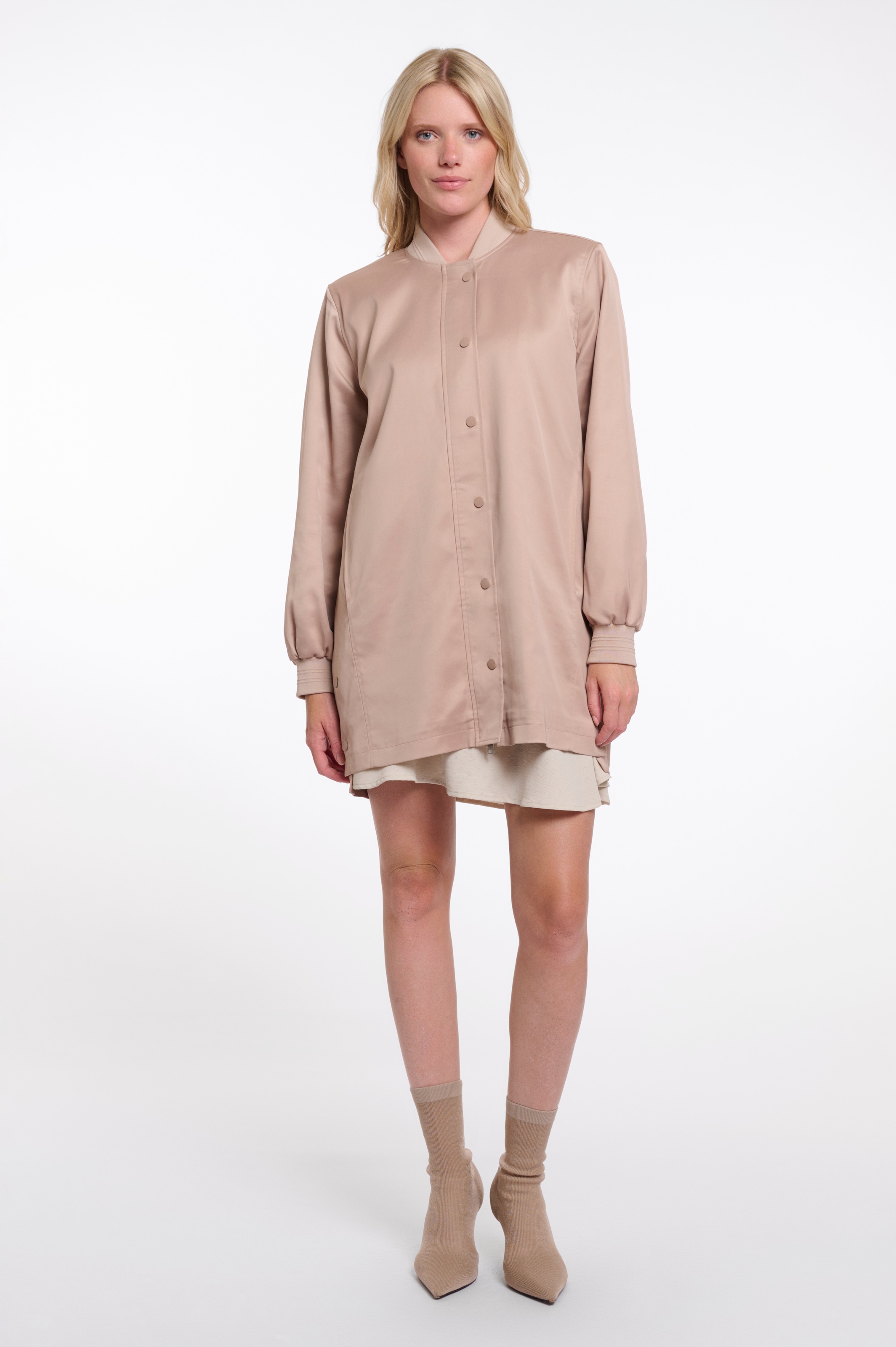 Thumbnail - Rino & Pelle Langjacke "PINA" ohne Kapuze lang, mit seidigem Glanz und Knopfleiste