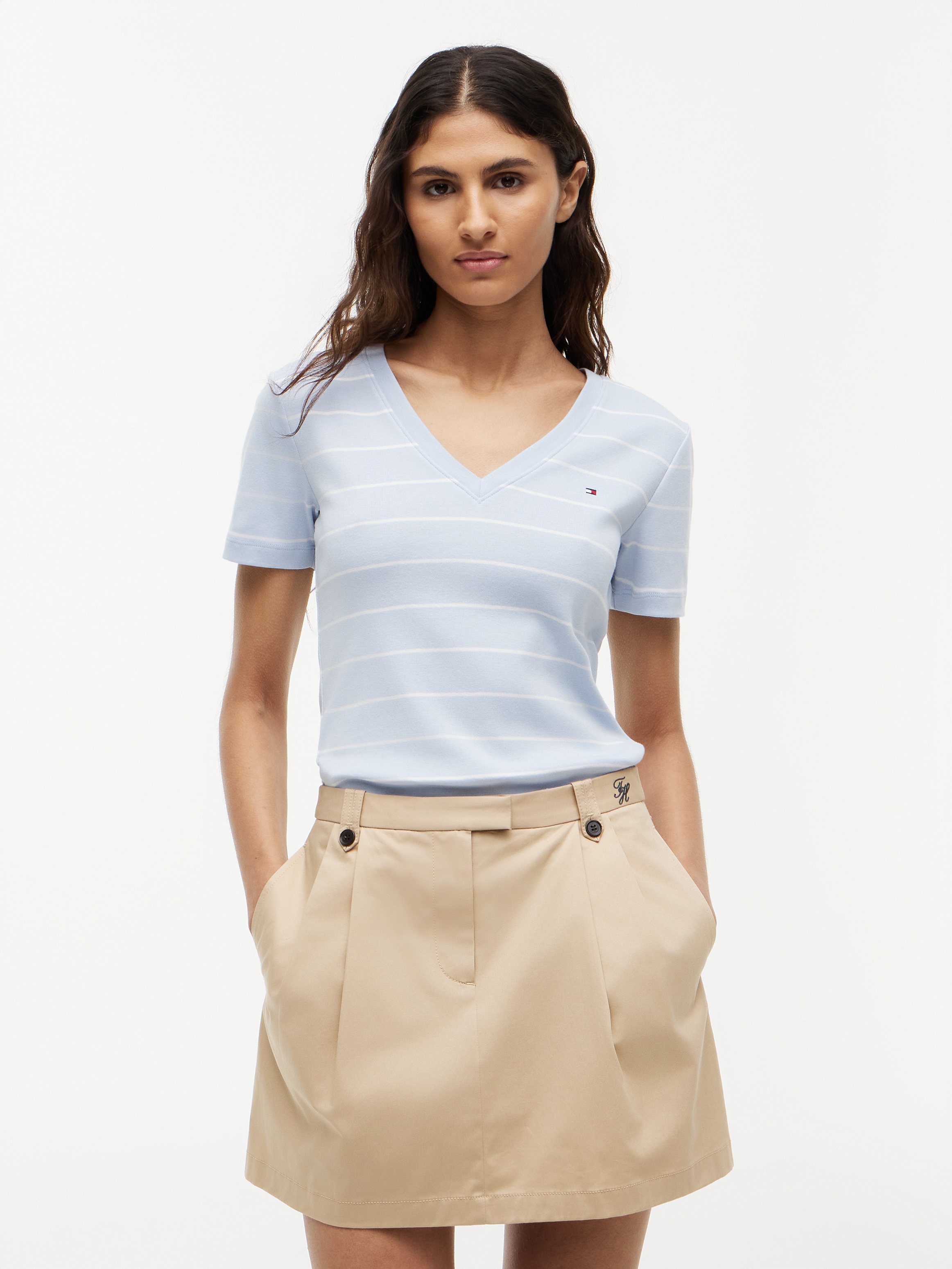 Tommy Hilfiger T-Shirt "SLIM CODY V-NECK SHORT SLEEVE" aus Baumwolle, Logostickerei, gestreift