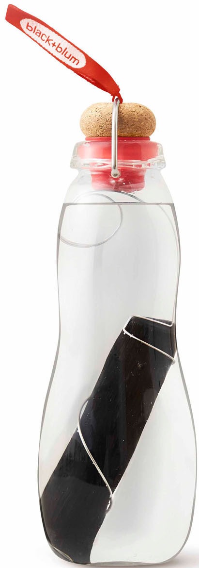 black+blum Trinkflasche »Eau Good«, auslaufsicher, Aktivkohlefilter für gesünderes Wasser, 650 ml