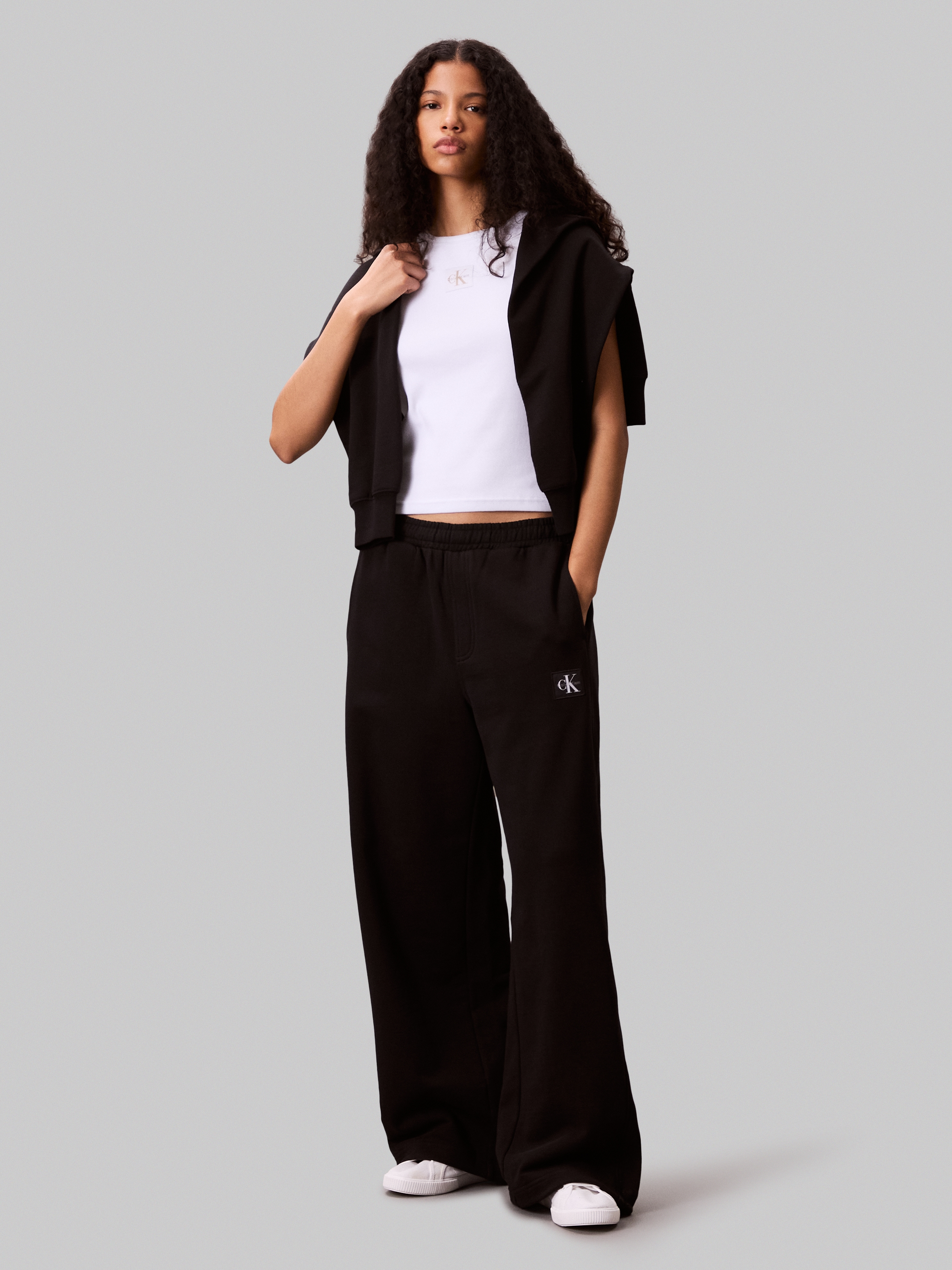 Calvin Klein Jeans Sweathose »A- FRENCH TERRY BADGE LOGO PANT«, mit weitem Bein