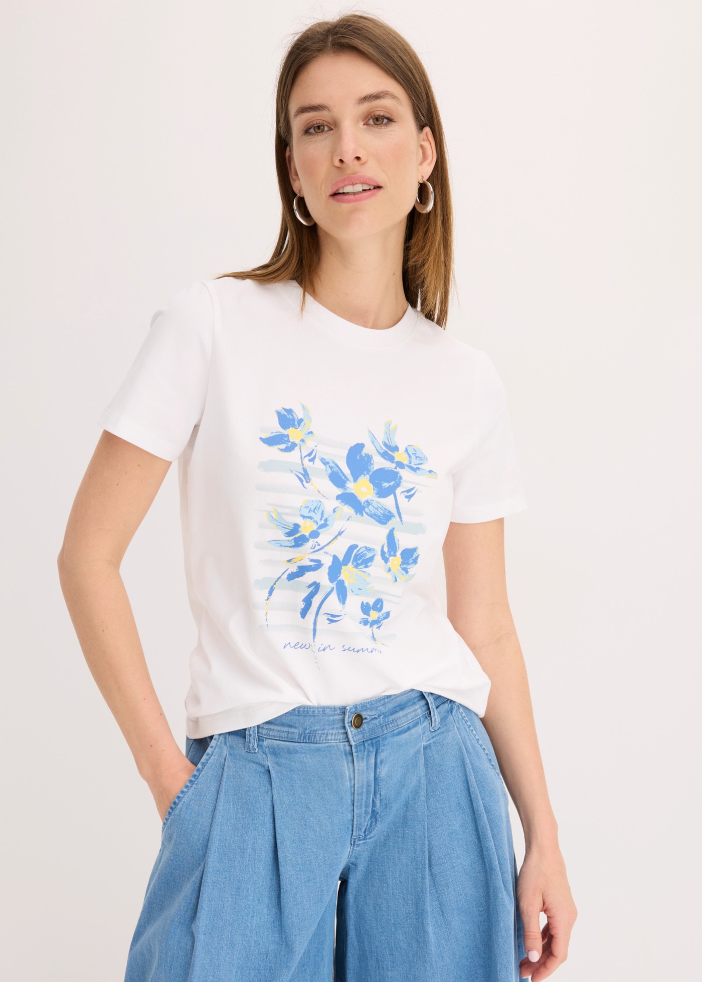 bonprix T-Shirt bequeme Passform, aus Baumwolle und Elasthan, Kurzarm-Design