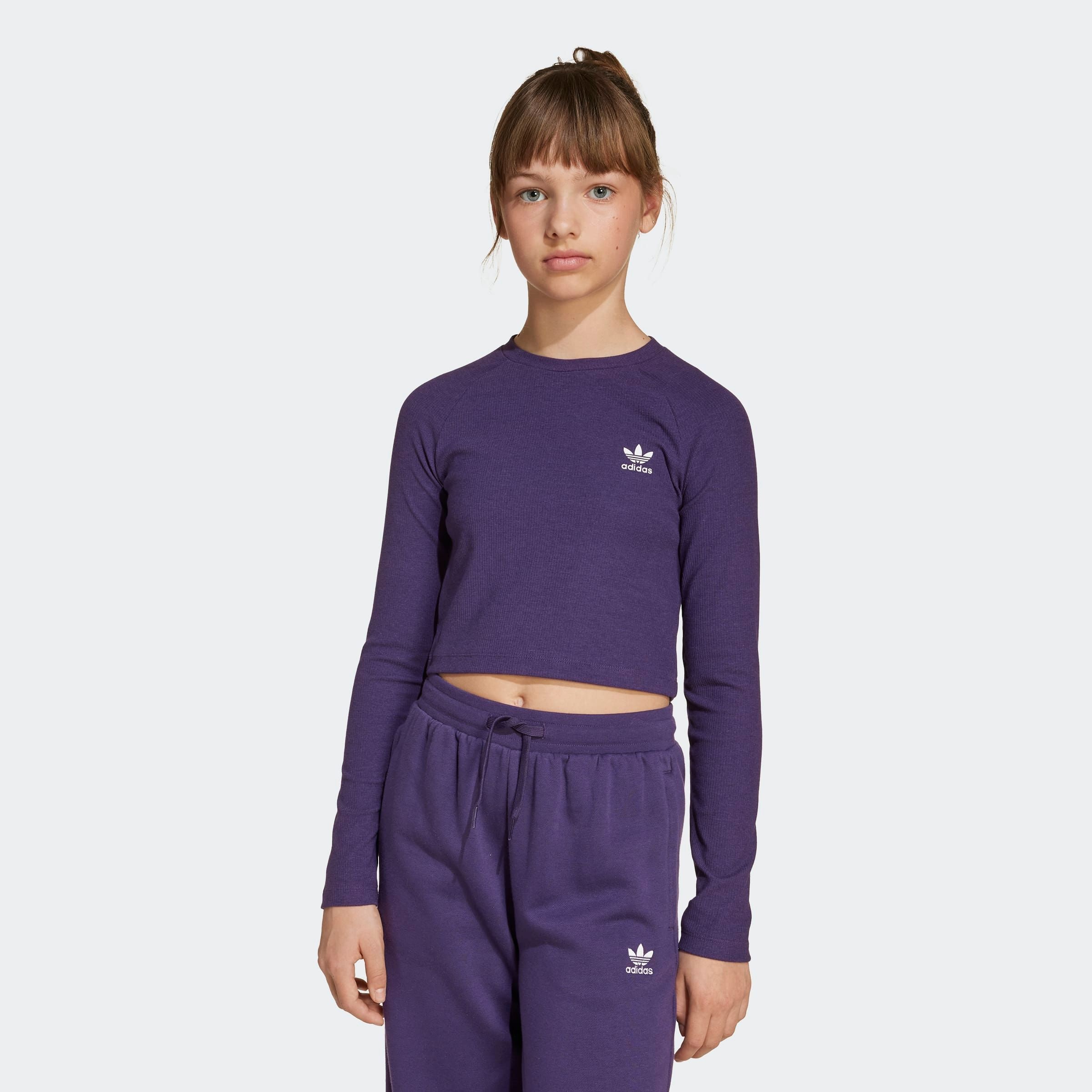 adidas Originals Langarmshirt "LANGÄRMELIGES, KÜRZER GESCHNITTENES AUS RIPPSTRICK FÜR KINDER" Langarm, schmale Passform, geripptes Material, aus Baumwollmix
