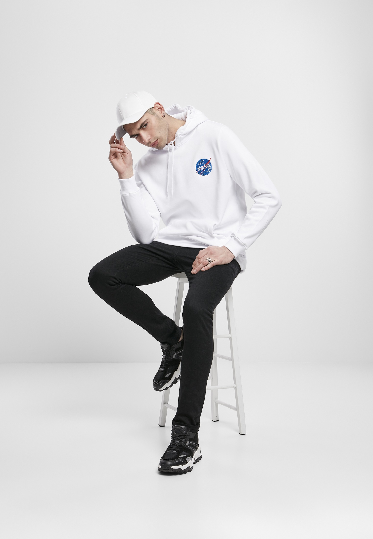MisterTee Sweater »Herren NASA Insignia Logo EMB Hoody« (1 tlg.) ZN8733
