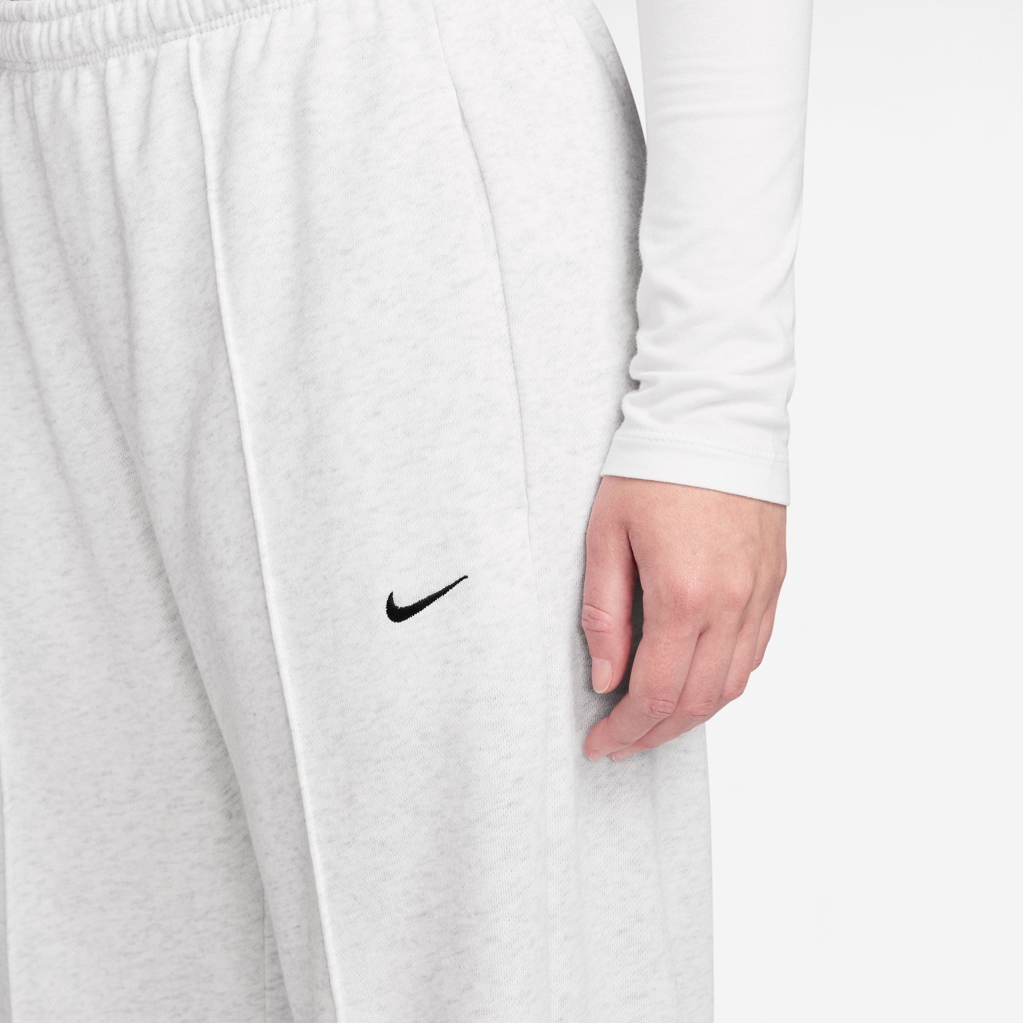 Nike Sportswear Sporthose »W NSW OFFLN CHLL FT OH MR PANT«  sportlicher Stil, für Freizeit und Training