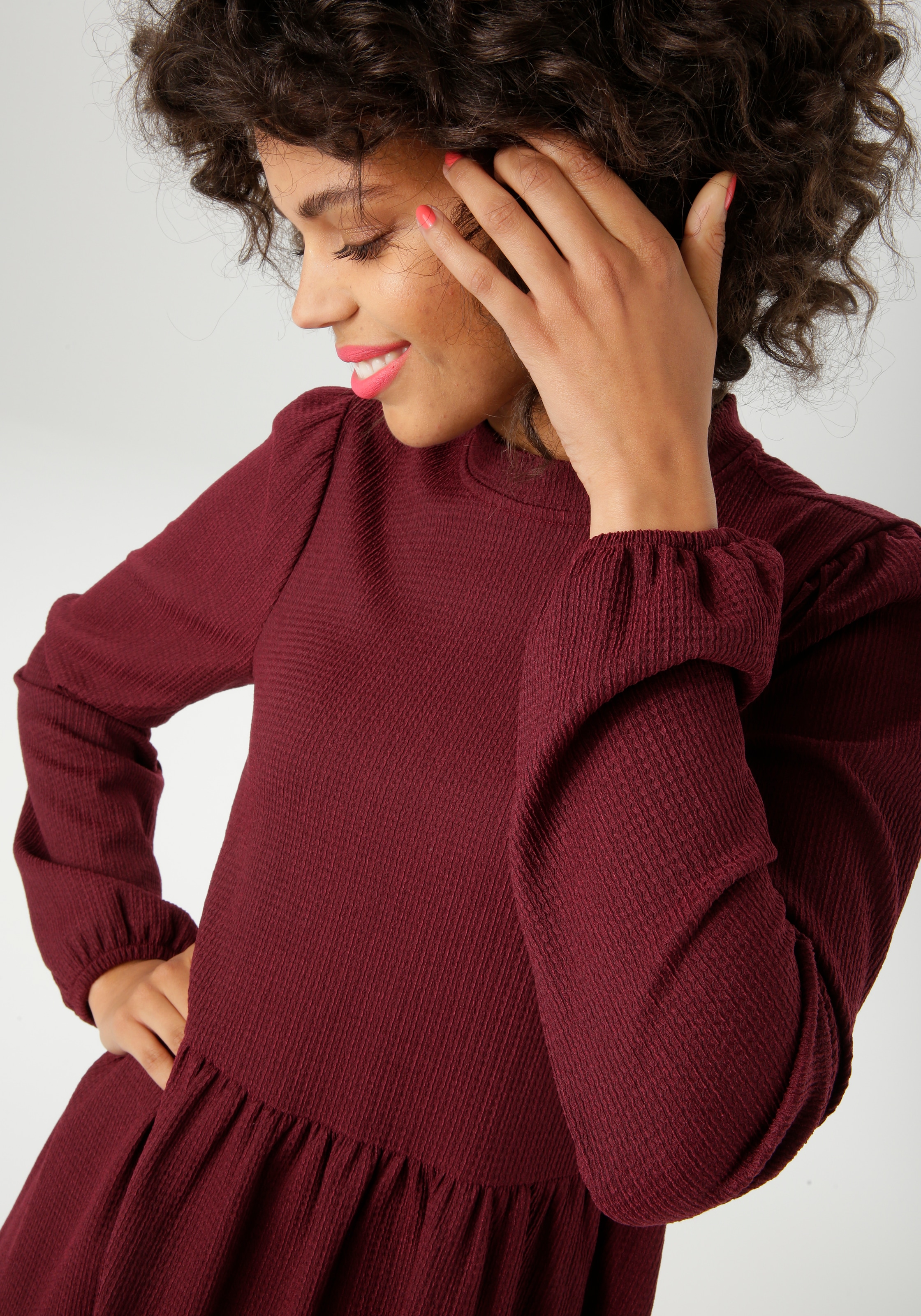 Aniston CASUAL Jerseykleid, aus strukturierter, elastischer Crepé-Qualität - NEUE KOLLEKTION