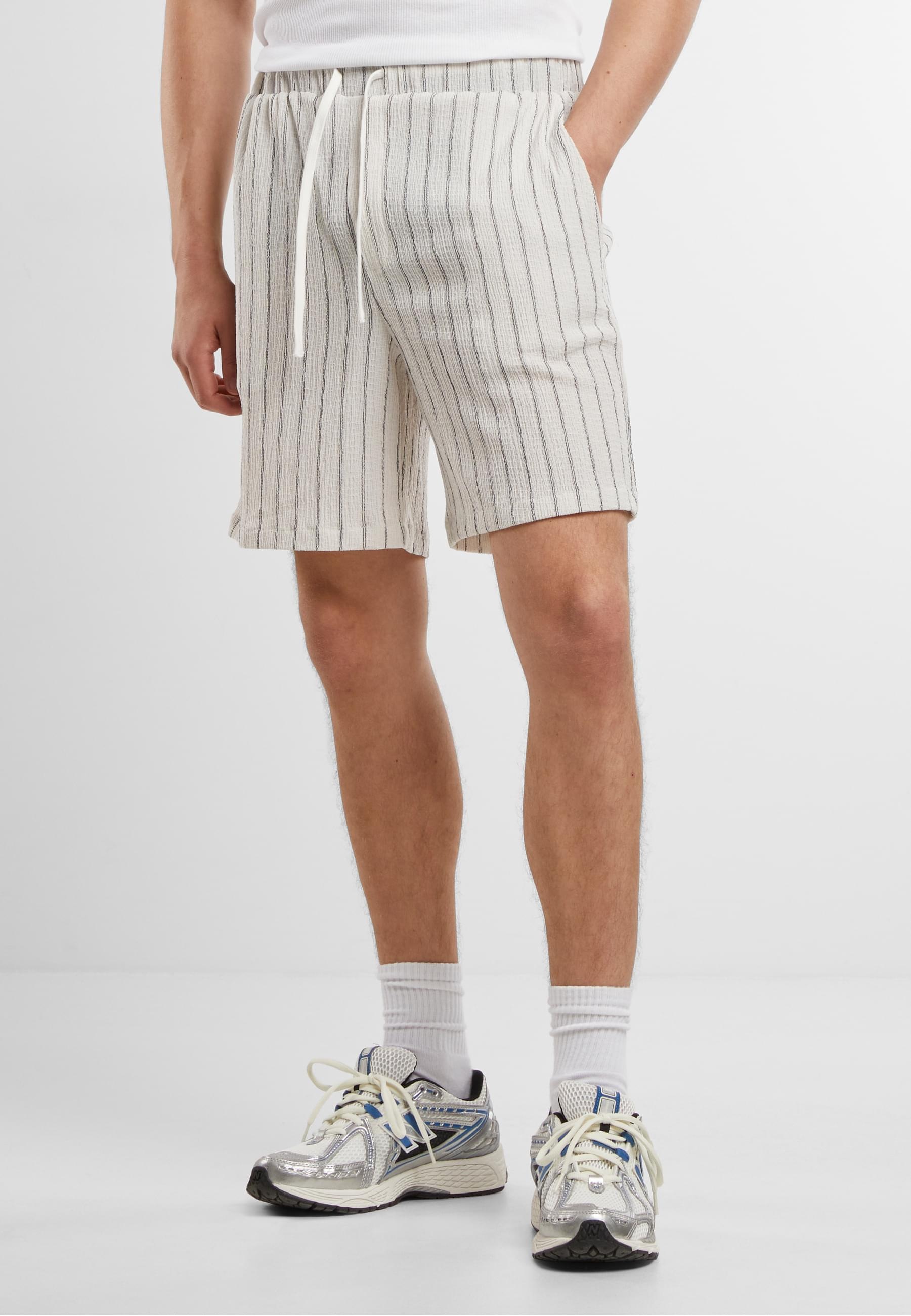 URBAN CLASSICS Shorts »Urban Classics Striped Crinkle Resort Shorts«, (1 tlg.)