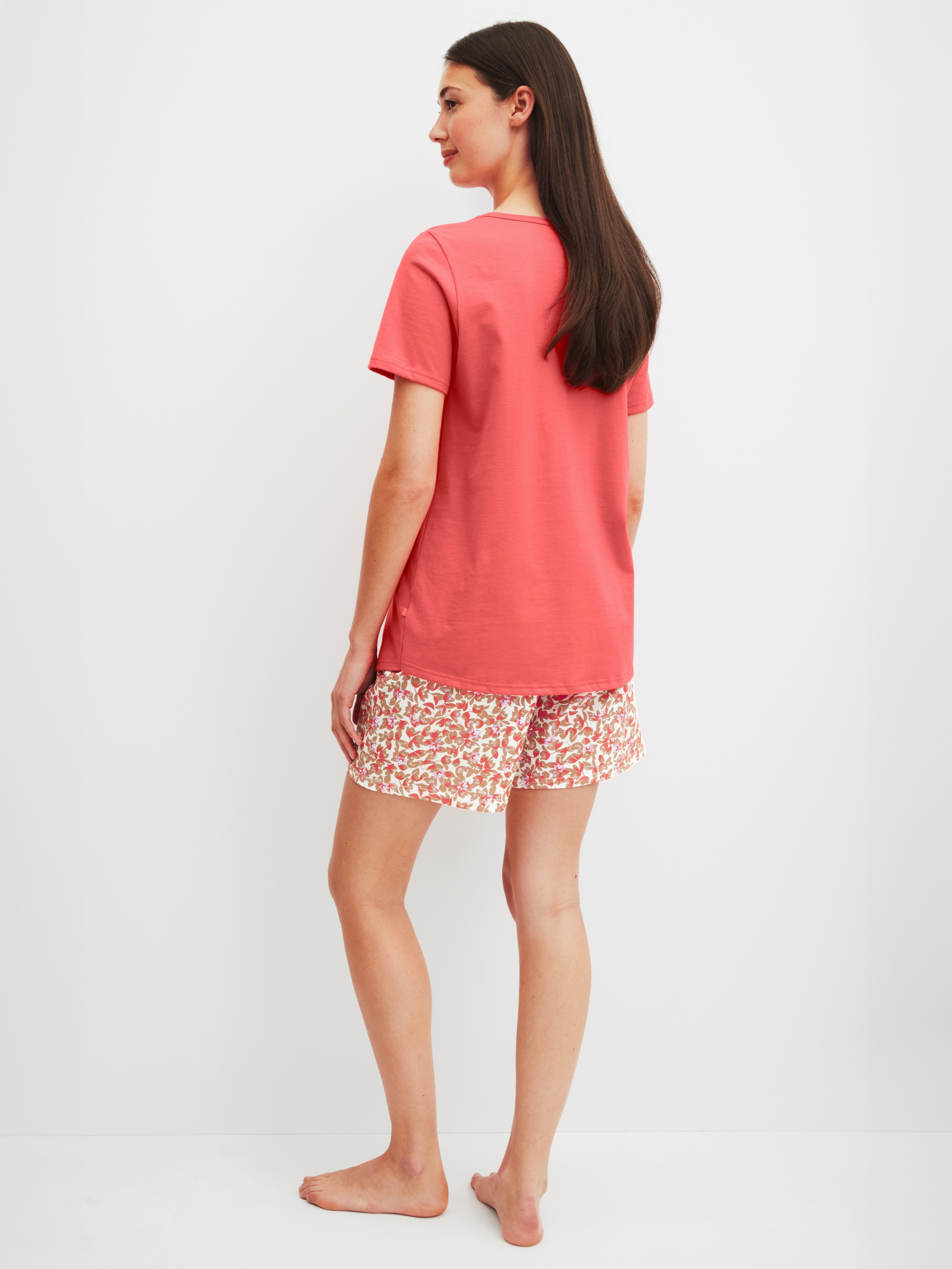 CALIDA Shorty »Flower Nights« 2 mit Rundhalsausschnitt, Kurzarm und geblümten Shorts