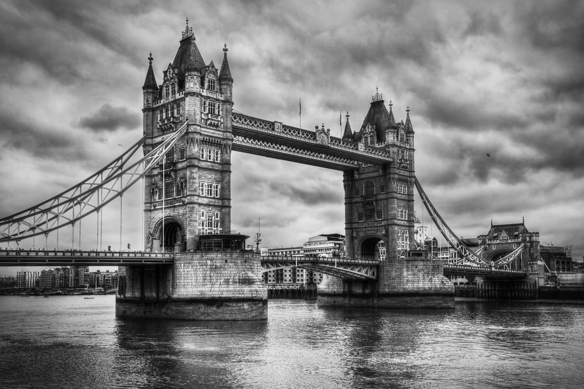 Papermoon Fototapete "Retro Tower Bridge"