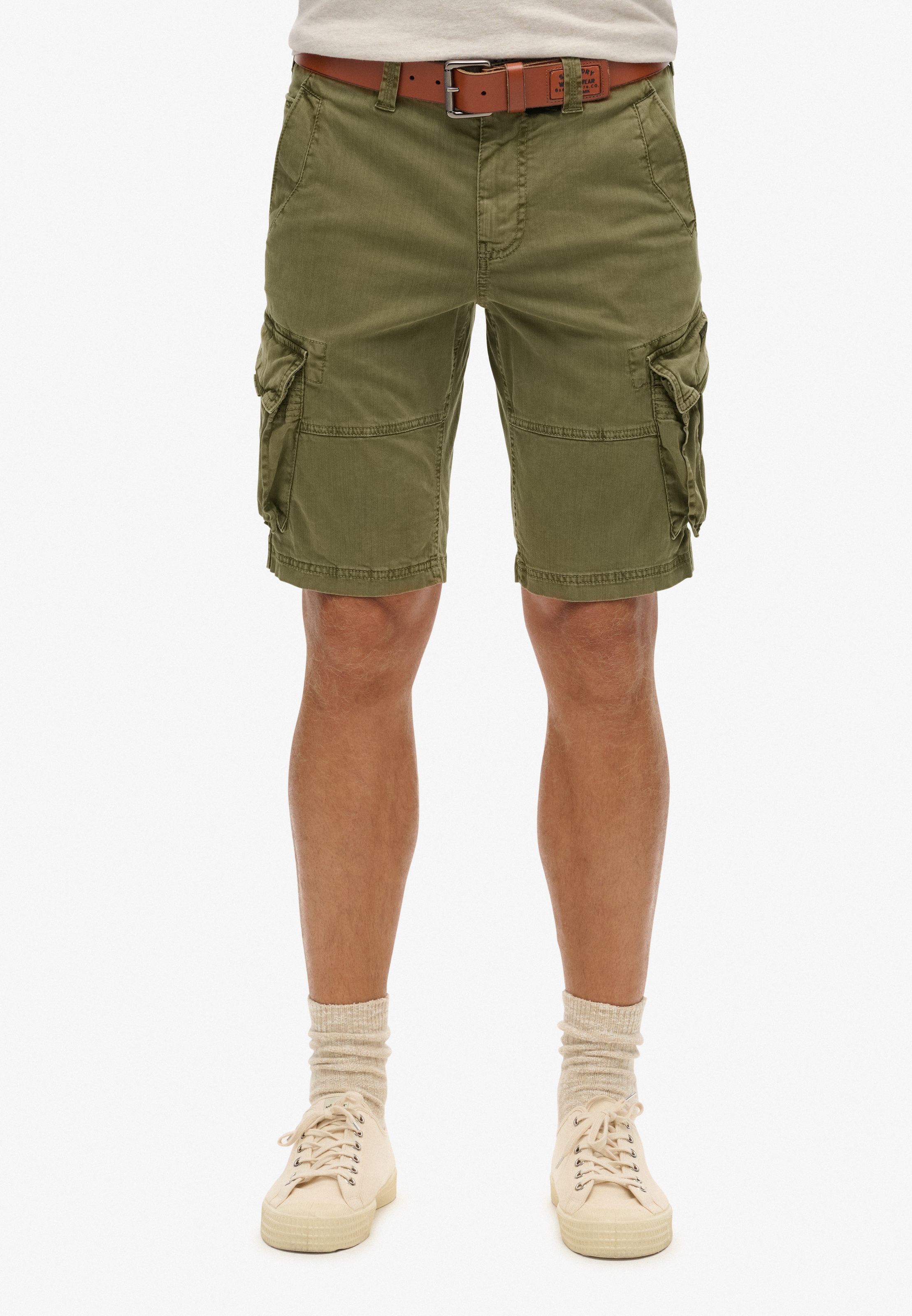 Superdry Herren Chive Grün Cargobermudas "Core Cargo Short" Straight Fit Mit Reißverschluss Und 1-Knopf-Verschluss Knielang erhältlich in Größe 28 von Baur