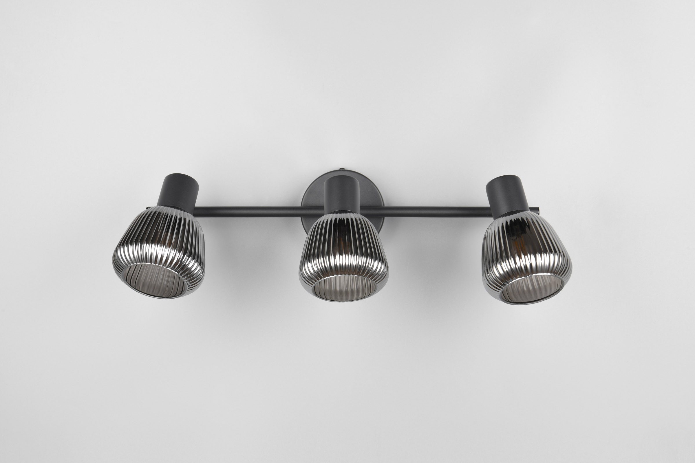 TRIO Leuchten Deckenstrahler »TARIFA, 3-flammiger Deckenspot mit Glasschirm, exkl 3xE14 max 10W«, 3 flammig, Leuchtmittel E14 | Leuchtmittel wechselbar, Glasschirm in Riffeloptik leicht verspiegelt, verstellbare Spots