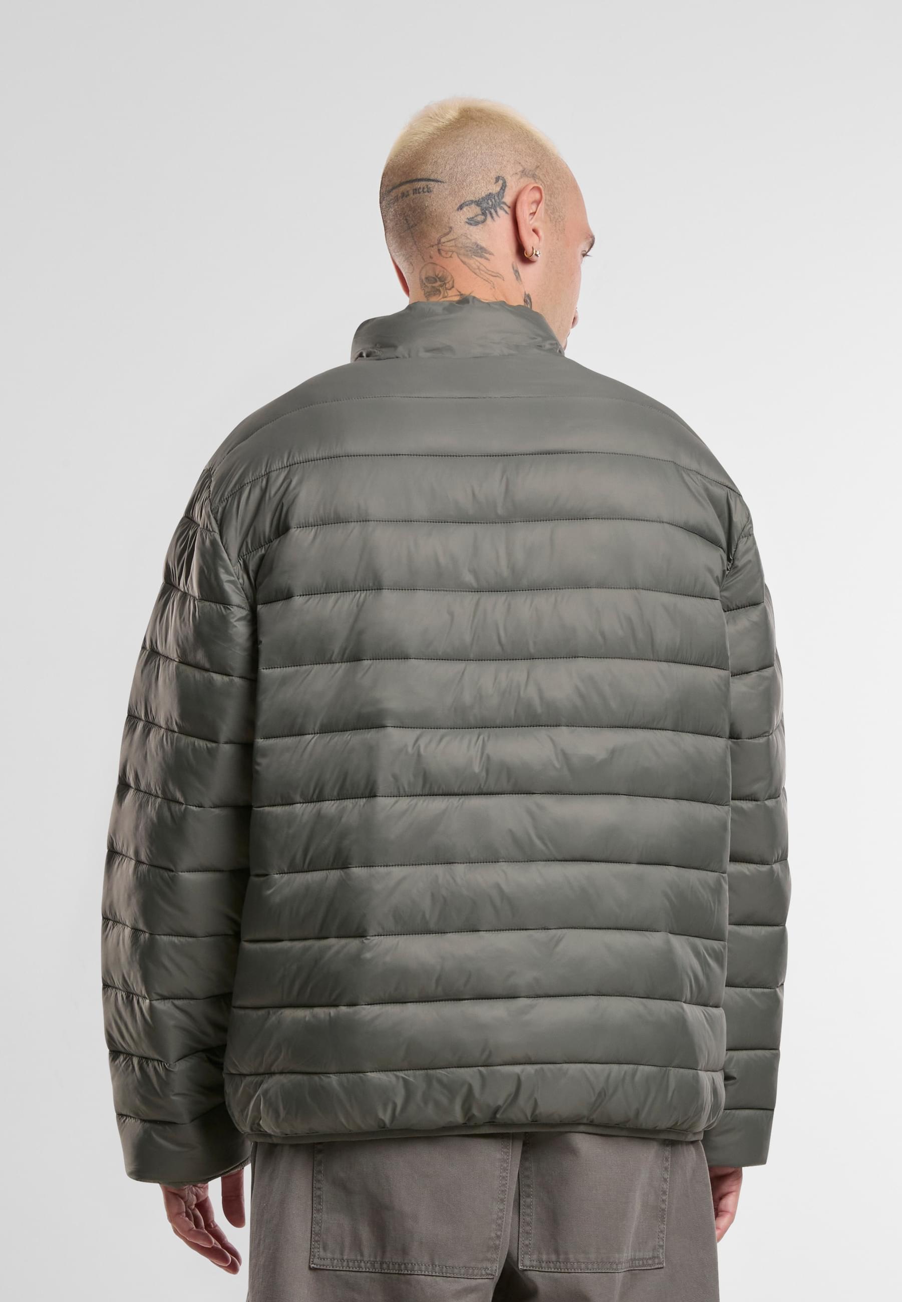 Karl Kani Allwetterjacke »Karl Kani Karl Kani Sport Patch Light Puffer Jacket«, (1 St.), ohne Kapuze