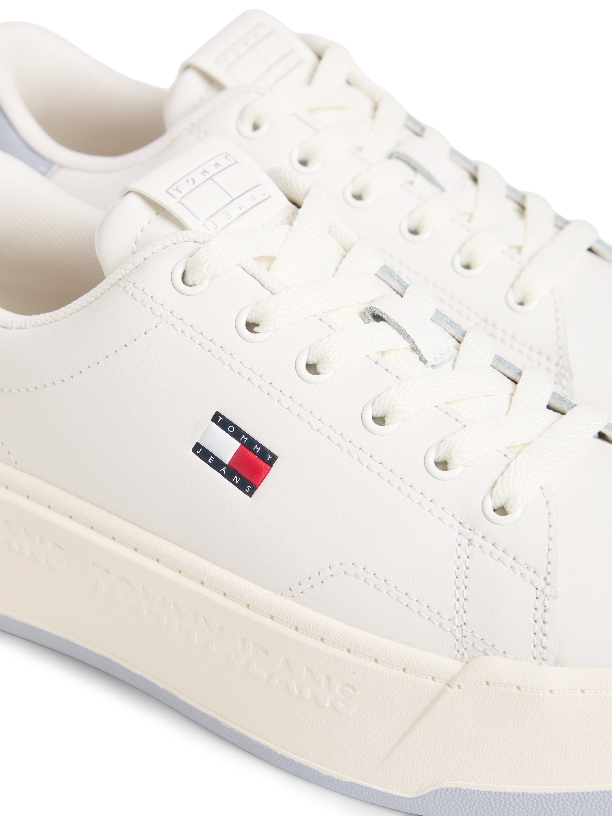 Tommy Jeans Plateausneaker »PLATFORM LOGO SNEAKER«  Schnürschuh, Halbschuh, Freizeitschuh mit seitlicher Logoflag