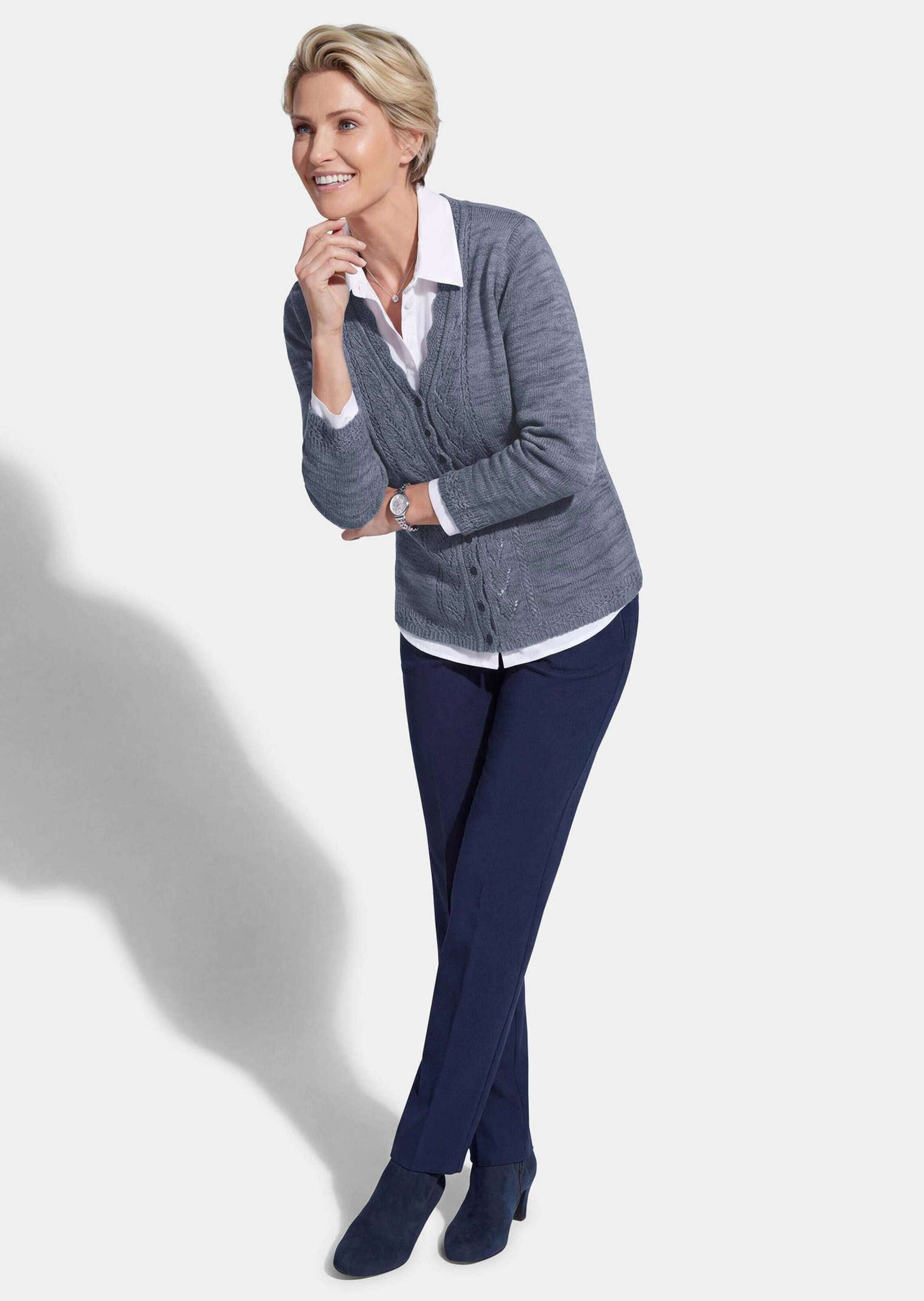 GOLDNER Strickjacke »Kurzgröße Strickcardigan mit Ajourmuster« transparente Ton in Ton Kugelknöpfe