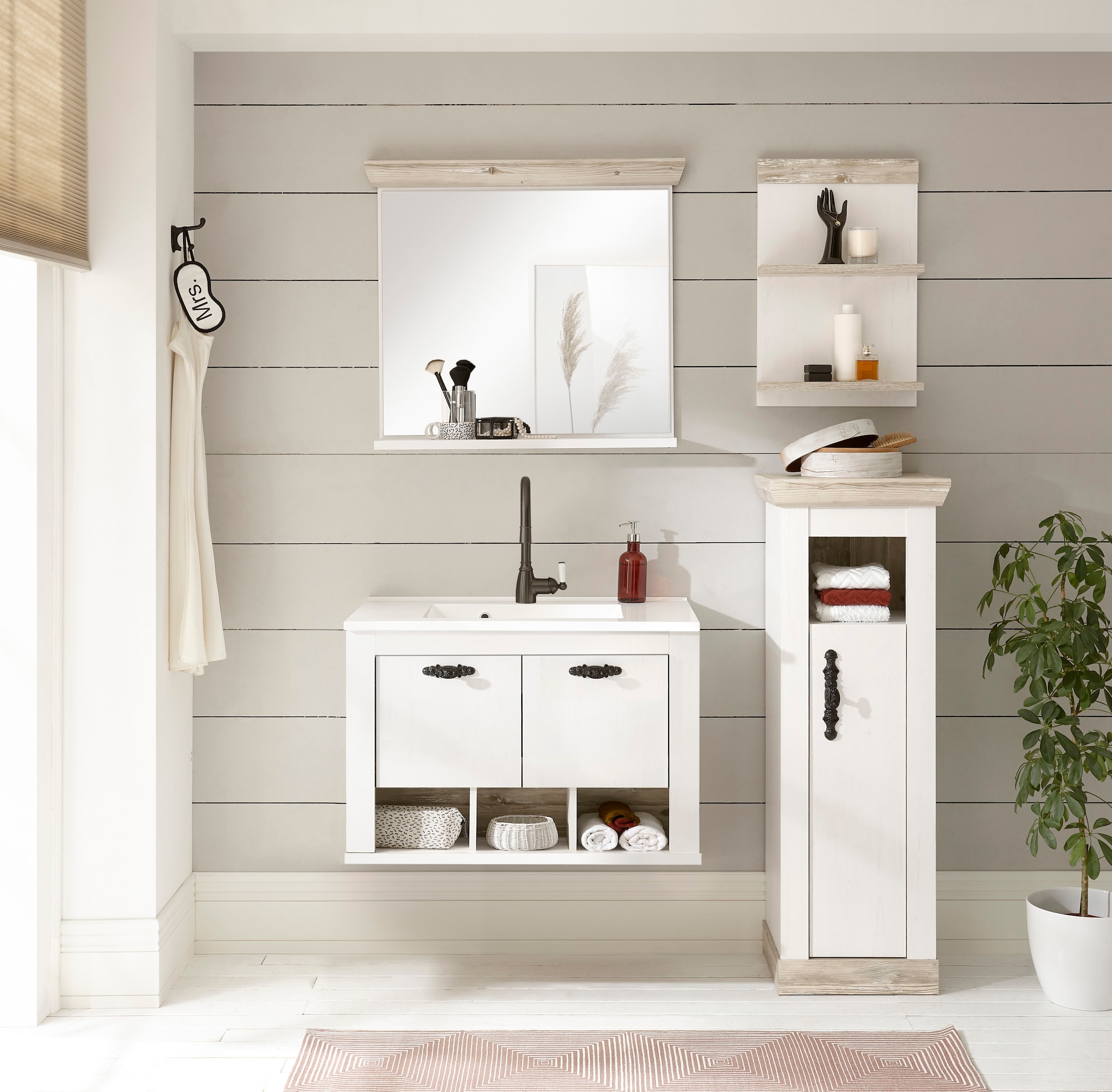 Home affaire Badmöbel-Set »Florenz, Bad im Landhausstil, 4-teiliges Badezimmer«, (4 St.), Hänge-Waschtisch, Schrank, Wandboard und Spiegel, in Pinie Weiß