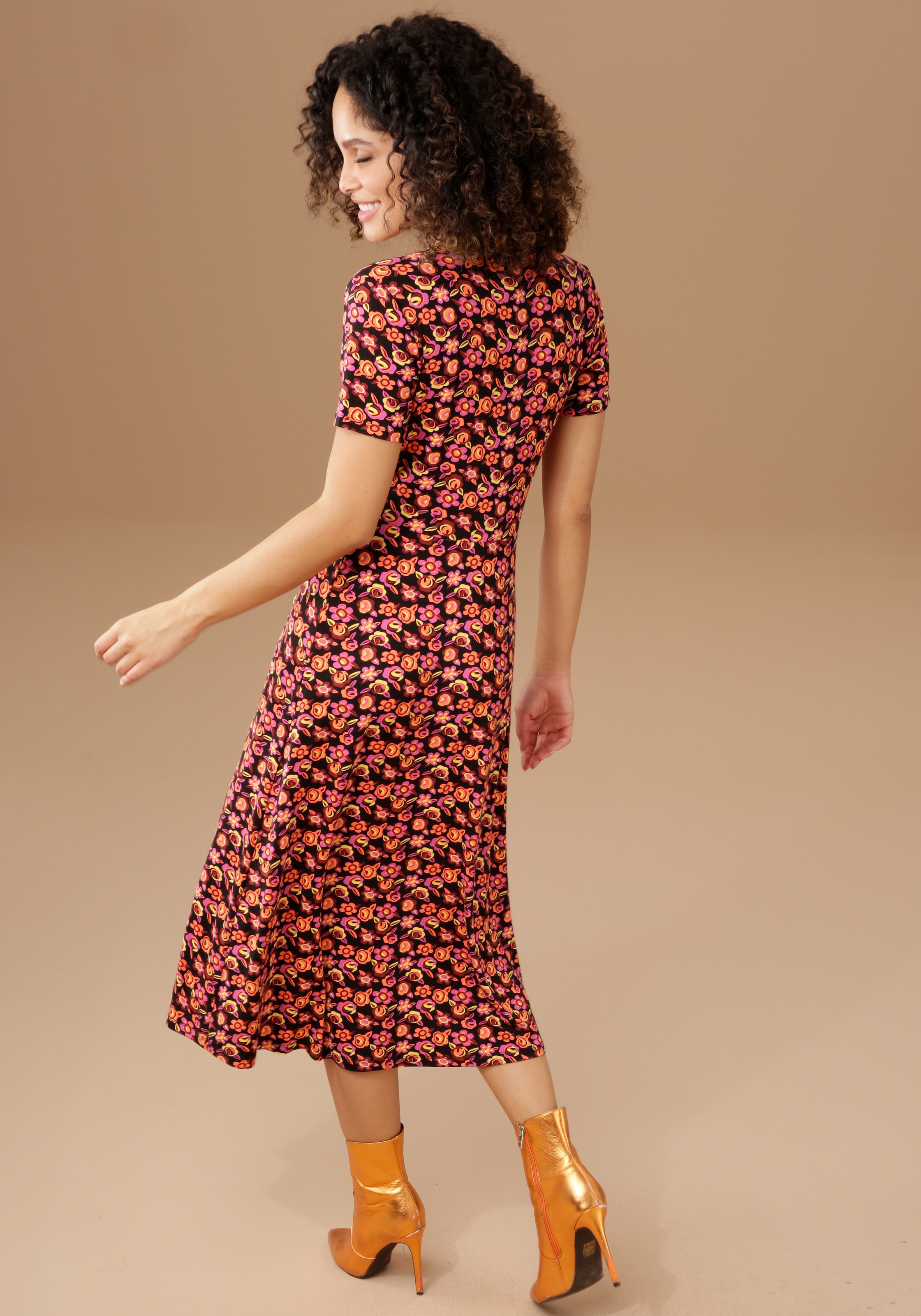 Aniston CASUAL Jerseykleid, mit farbenfrohen Blüten bedruckt