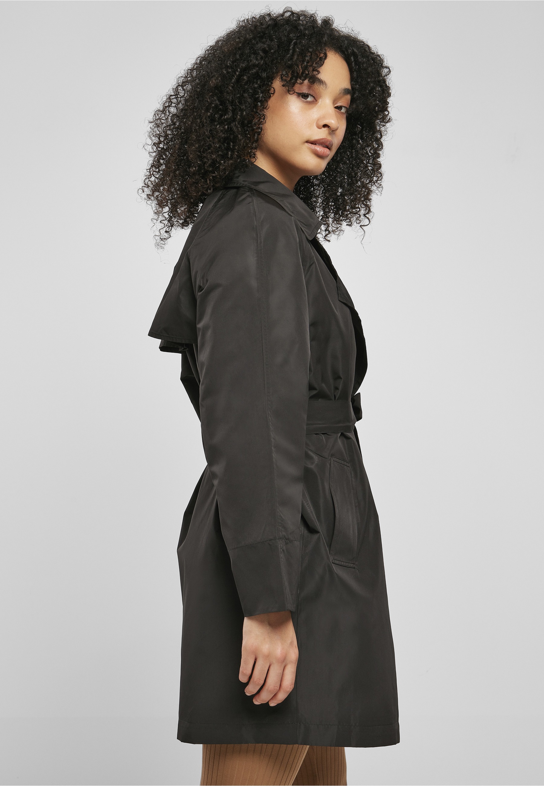 URBAN CLASSICS Winterjacke »Urban Classics Damen Ladies Crinkle Nylon Minimal Trench Coat« 1 Stk. tlg. ohne Kapuze