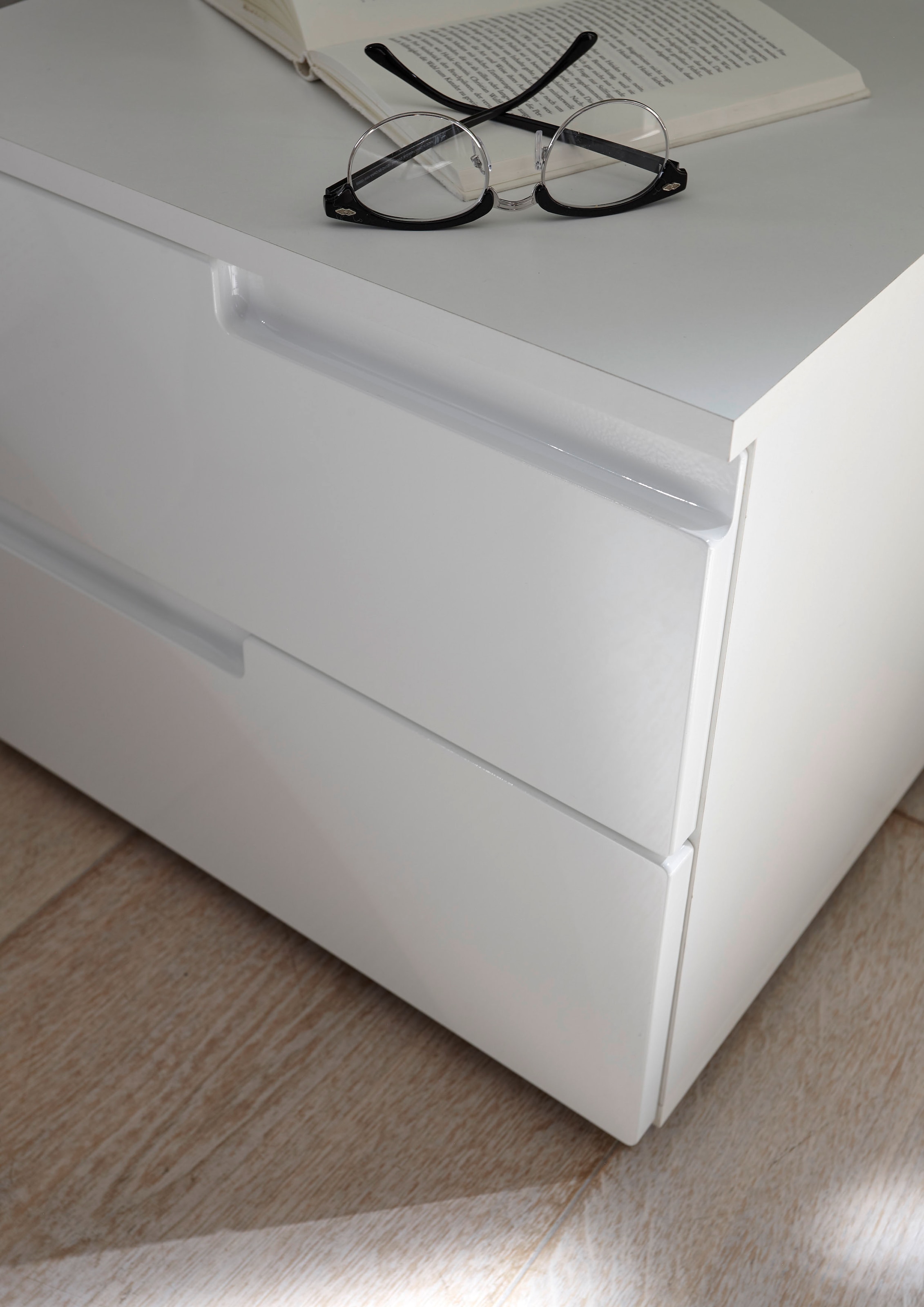 Schlafkontor Nachtkommode »Spice Nachttisch, Nachtkonsole, Nachtkästchen« Ausfräsung als Griffmulde und optisches Highlight