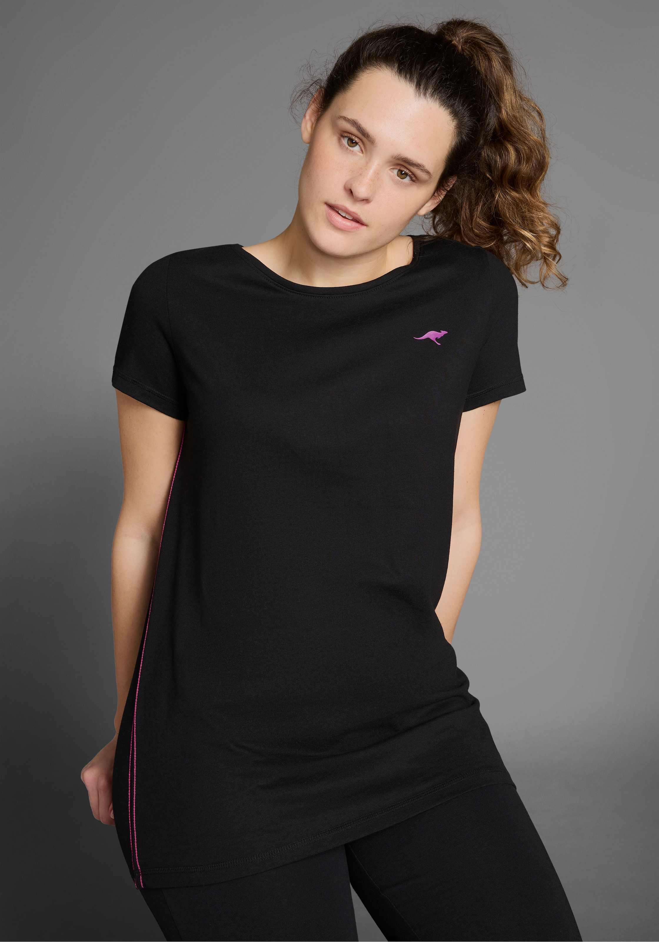 KangaROOS Longshirt, (Packung, 2 tlg., 2er-Pack), Kurzarm, figurumschmeichelnde Passform