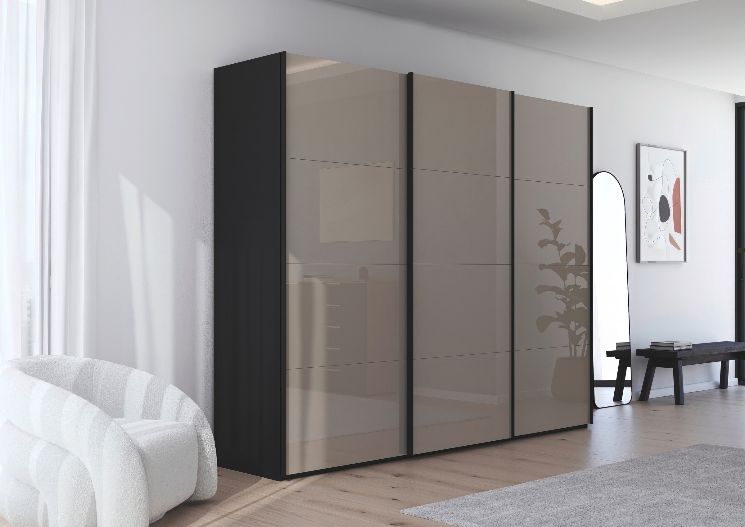 rauch Schwebetürenschrank »Kleiderschrank Schrank Garderobe Schlafzimmerschrank SCALE-FYRA«, edle viergeteilte Türen mit Glas-Front viele Farben MADE IN GERMANY