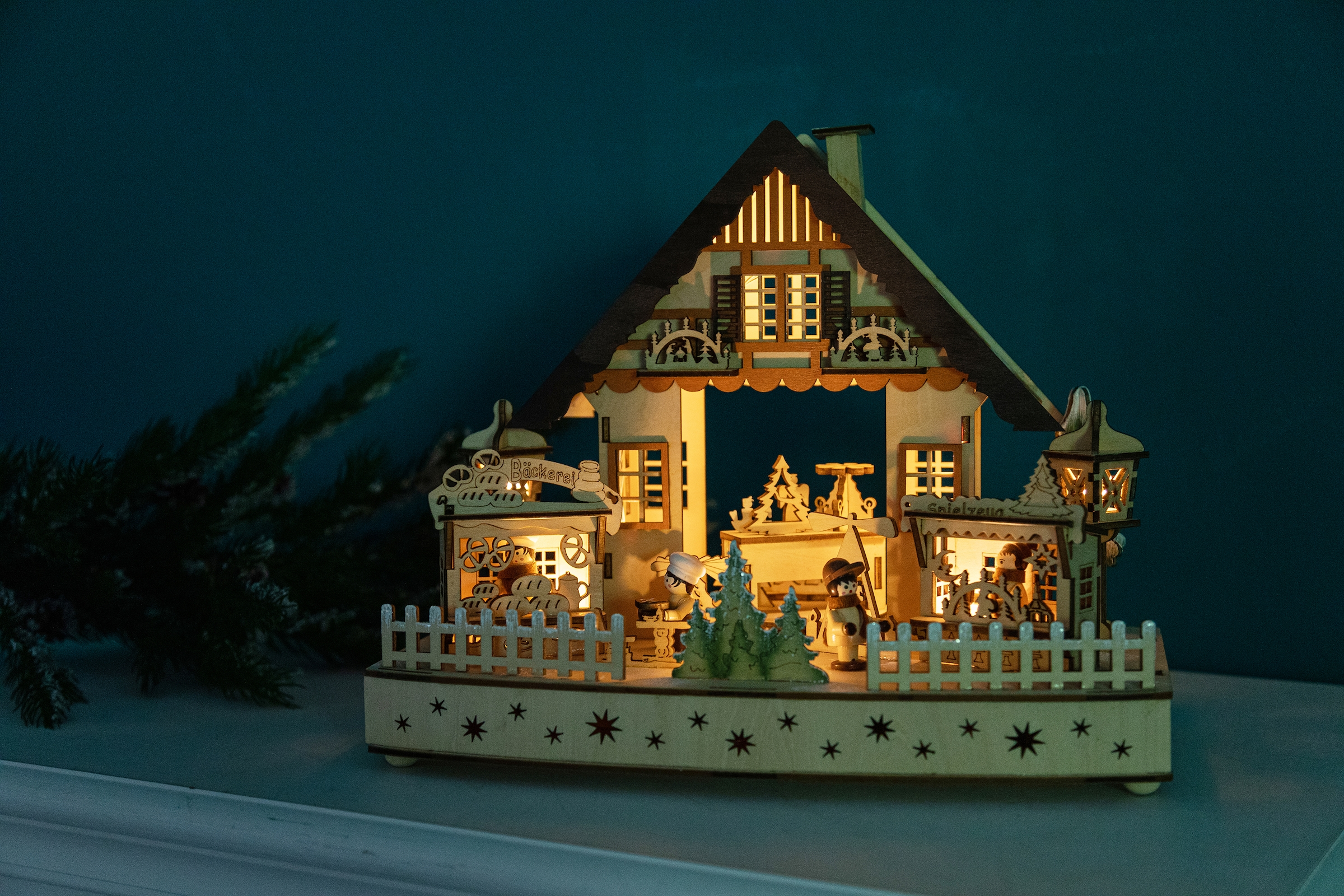 Myflair Möbel & Accessoires Weihnachtsdorf »Weihnachtsdeko«, mit LED Beleuchtung und Musik, Höhe ca. 24 cm