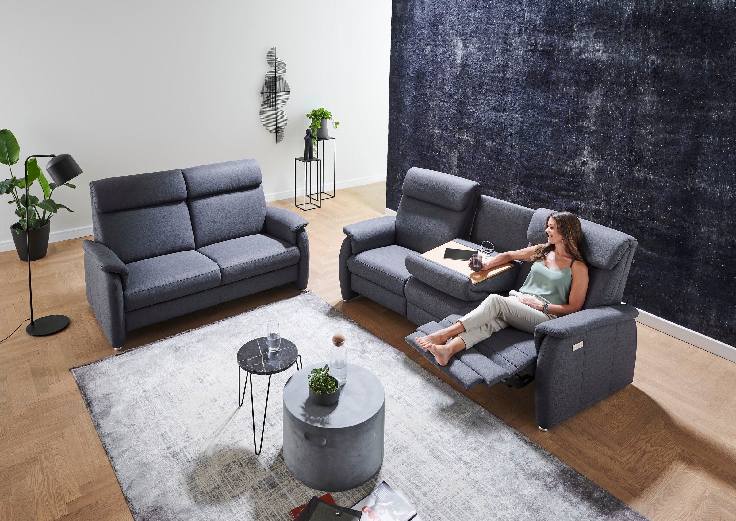 Home affaire 3-Sitzer »Turin mit Steckdose und USB-Port auch in Easy care-Bezug«, 2 x vollmotorische Relaxfunktion, herunterklappbarer Tisch
